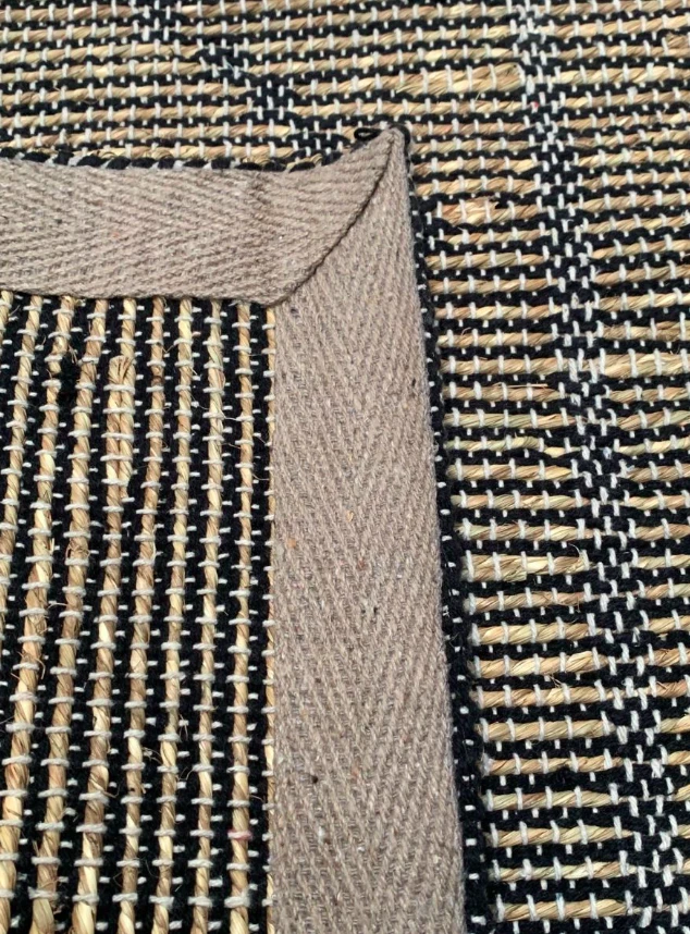 Vloerkleed zeegras naturel en zwart - in 3 maten by Rocaflor