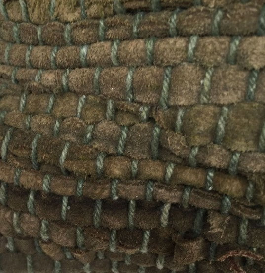 Kussen recycled leer dubbelzijdig Bosgroen kwast by Rocaflor