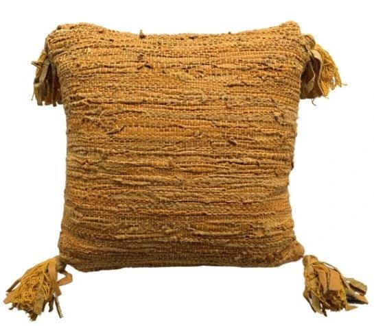 Kussen recycled leer dubbelzijdig Oker kwast by Rocaflor