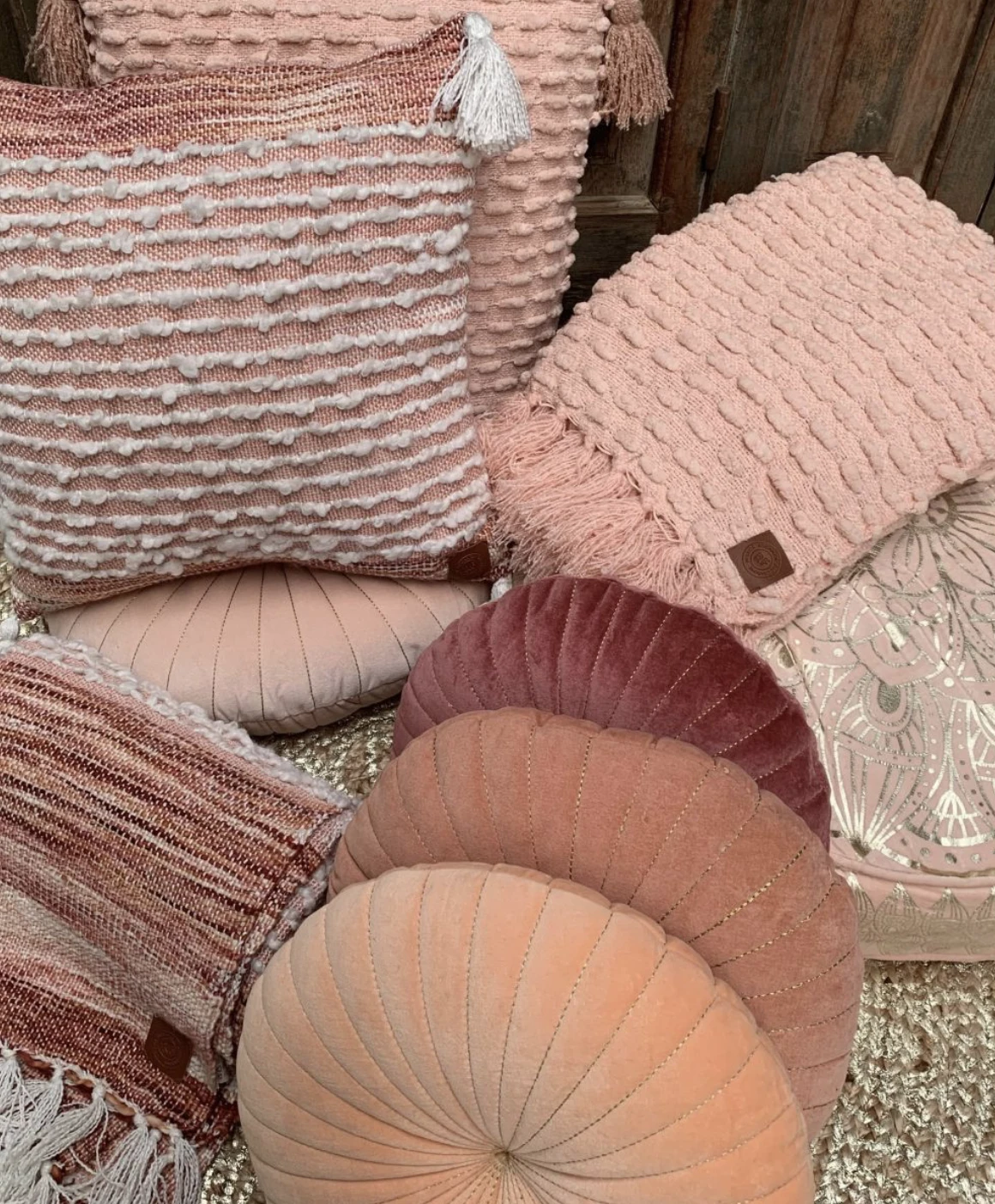 Kussen rond fluweel pastel roze in 2 maten by Rocaflor