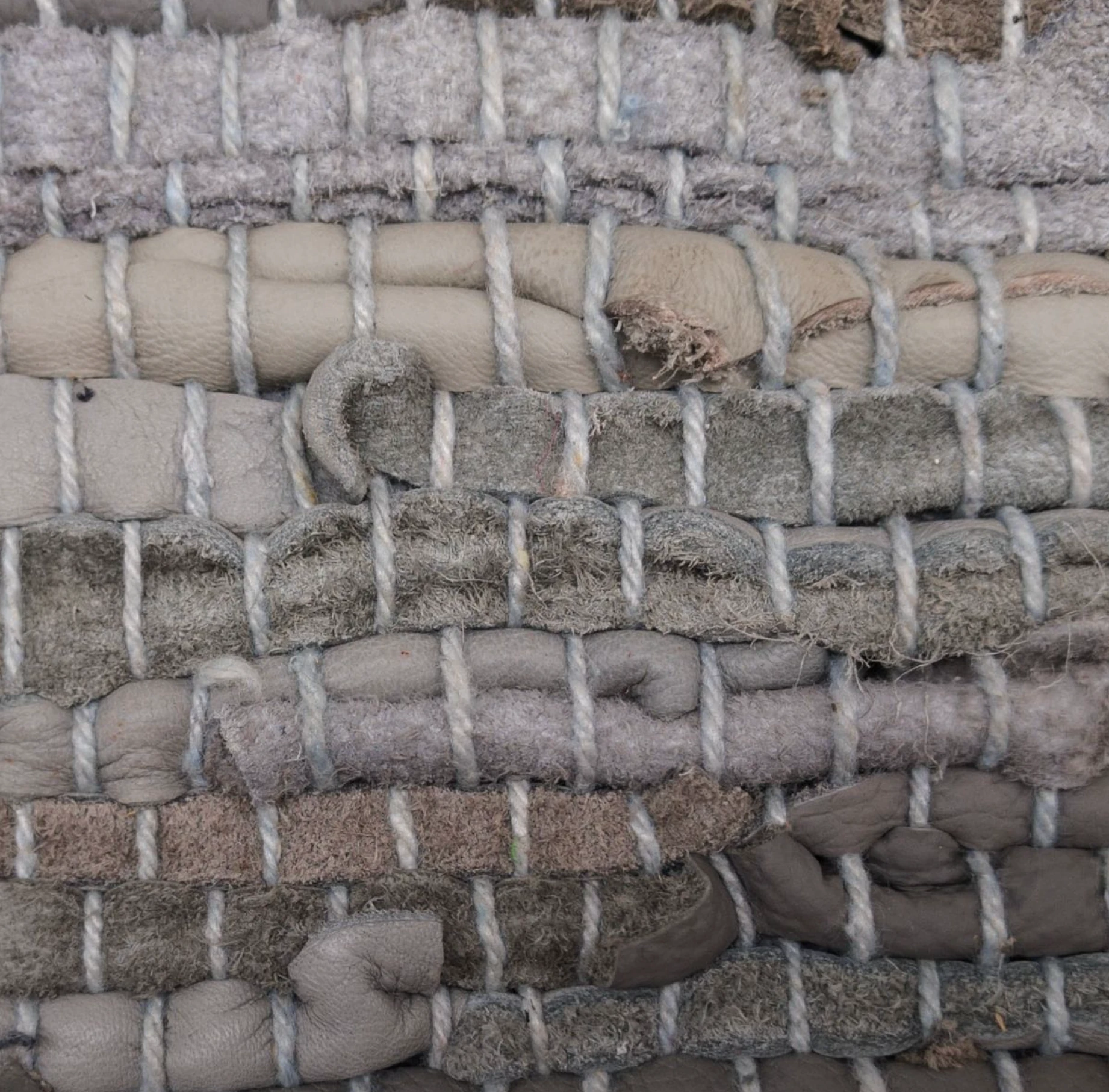 Kussen recycled leer dubbelzijdig Steengrijs by Rocaflor