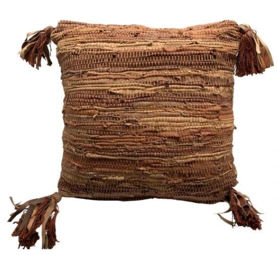 Kussen recycled leer dubbelzijdig Terra kwast by Rocaflor