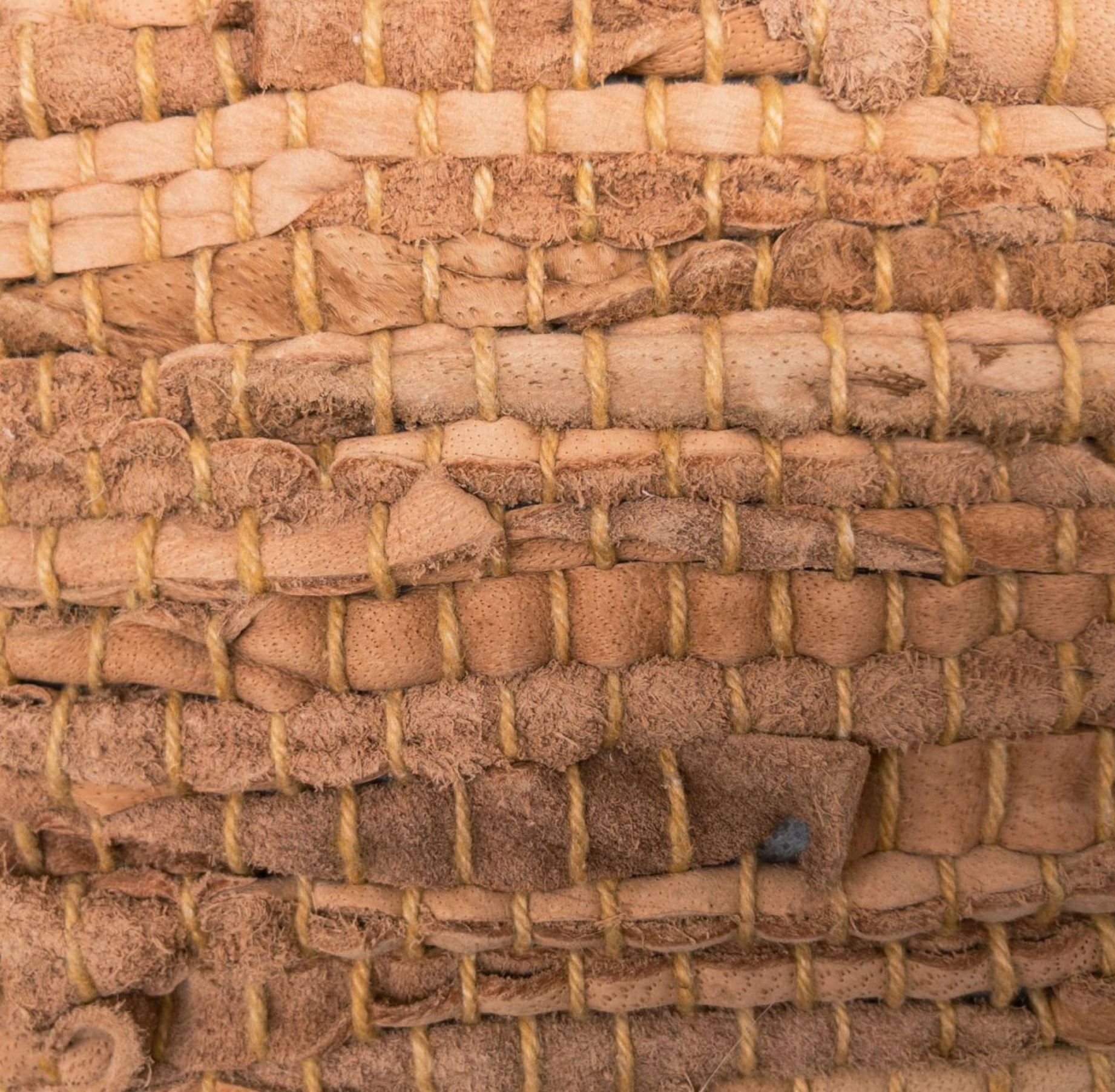 Kussen recycled leer dubbelzijdig Terra kwast by Rocaflor