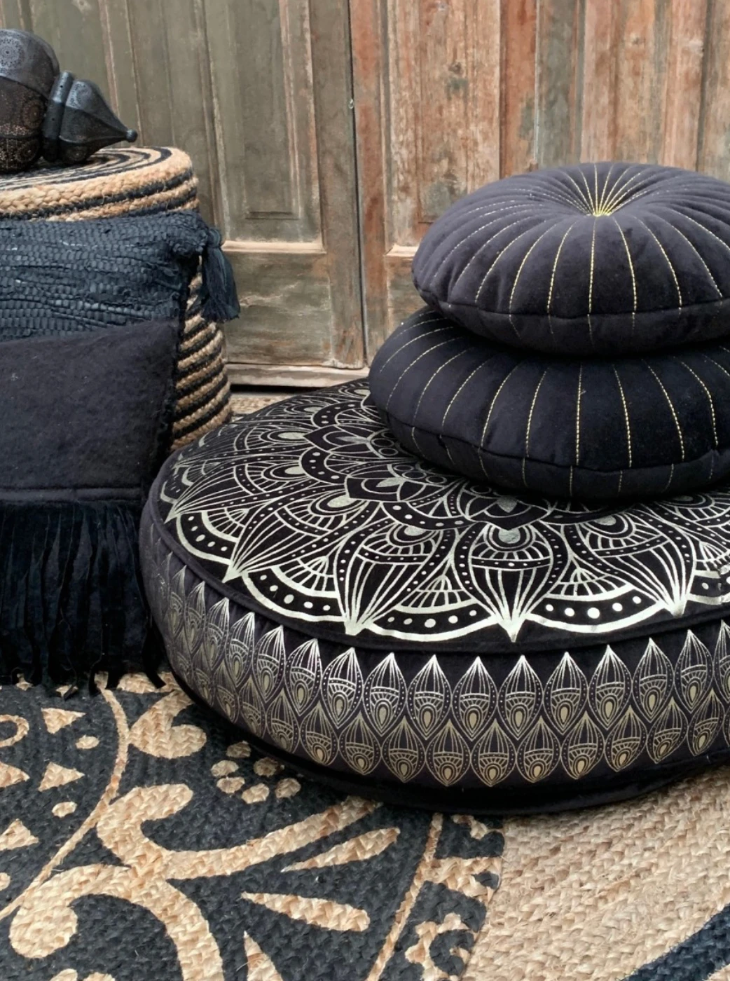 Kussen rond fluweel zwart in 2 maten by Rocaflor