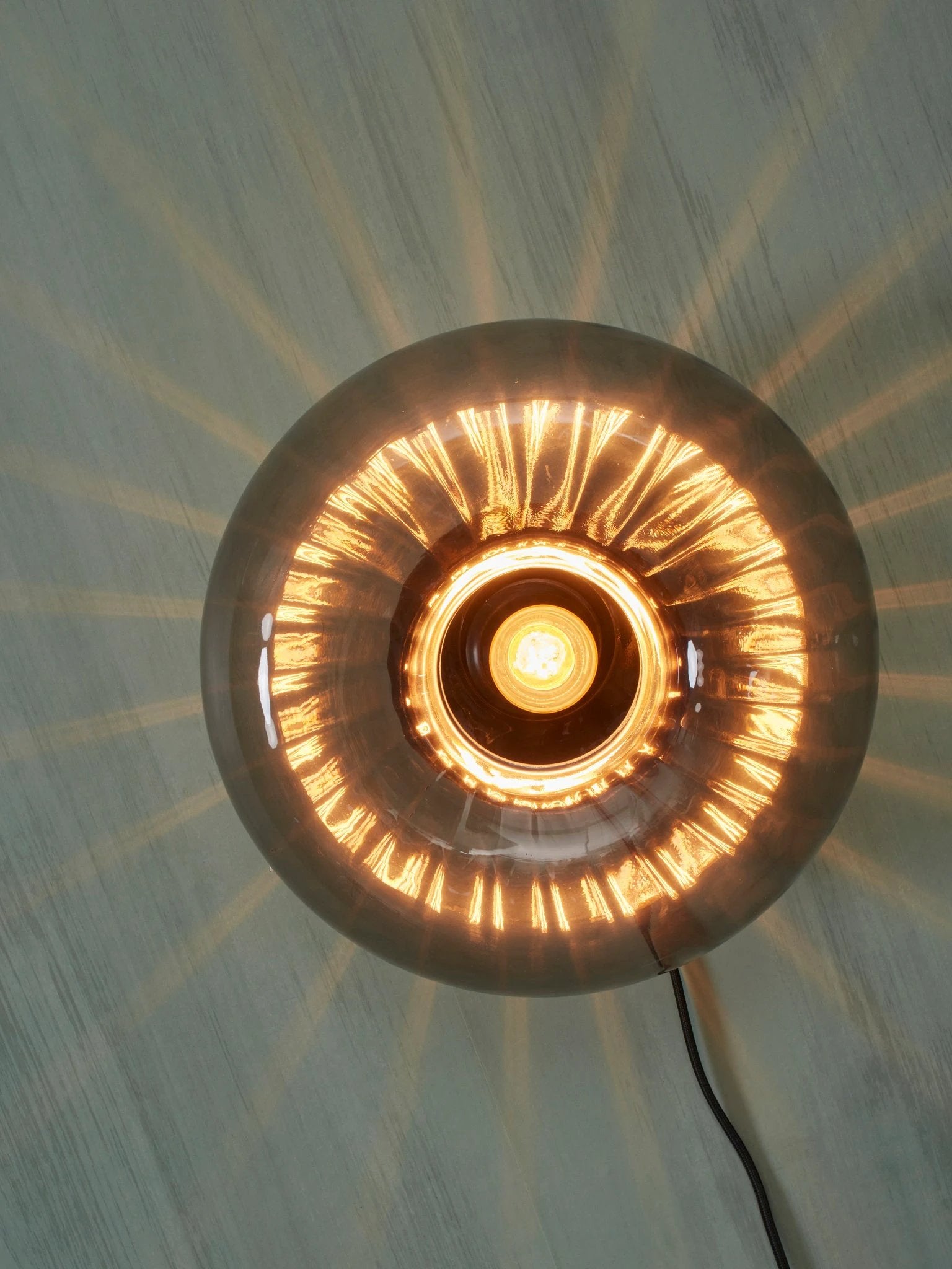 Antieke wandlamp Brussel in antracietkleur, diameter 27 cm, van het merk it's about RoMi, met een moderne metalen afwerking.