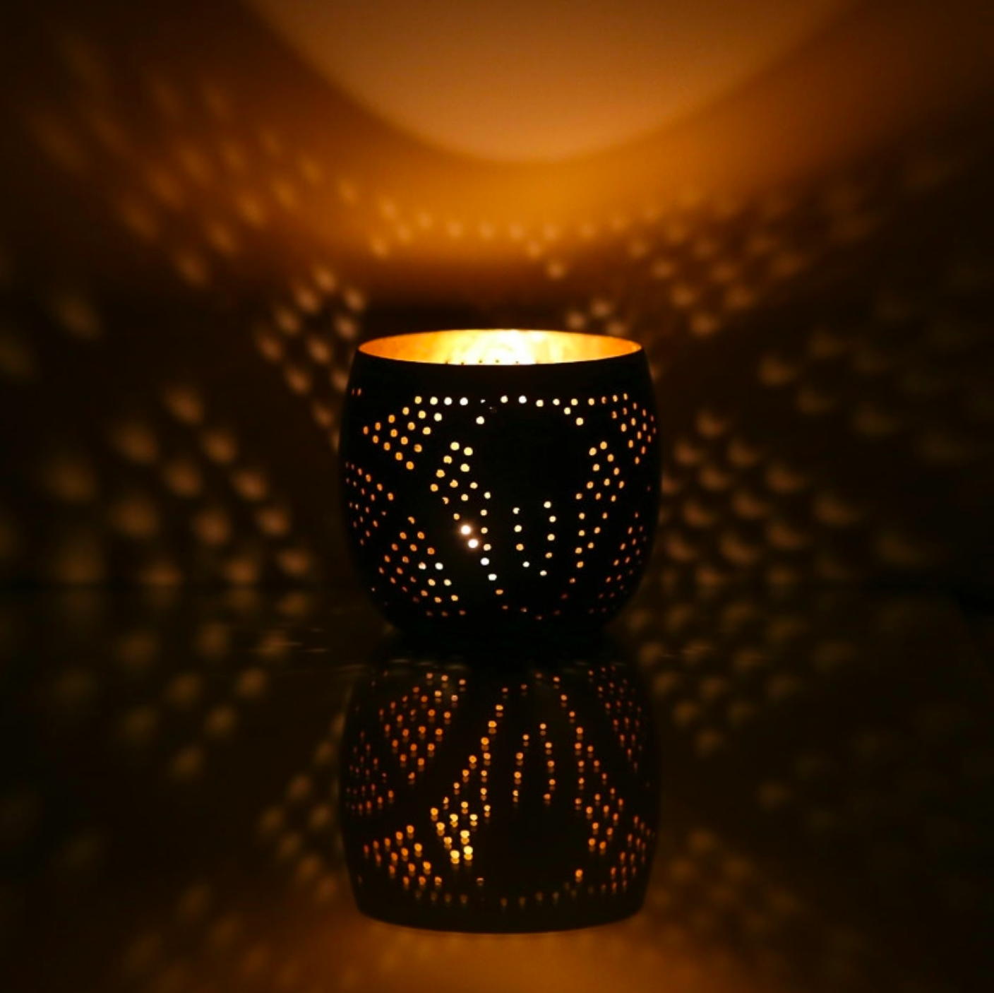 oosterse waxinehouder bol - filigrain stijl zwart-goud - depauwwonen