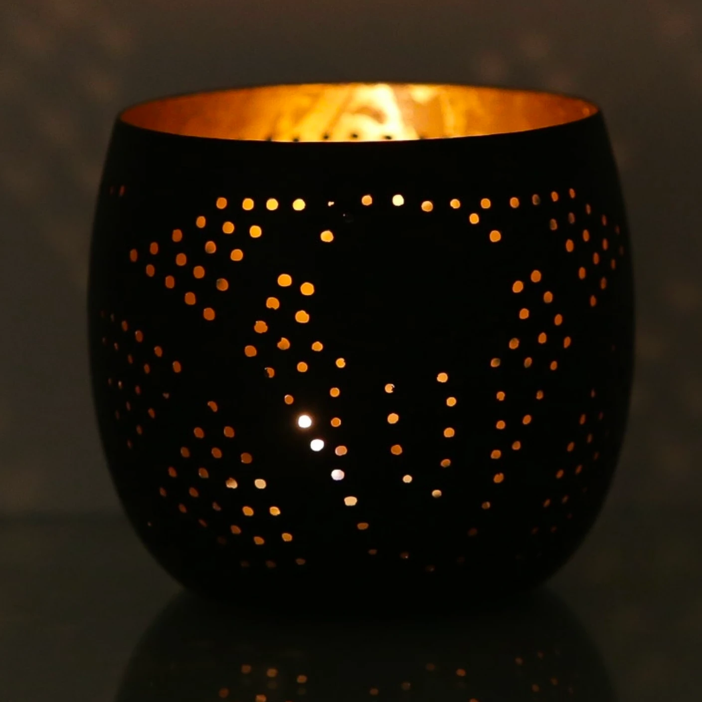 oosterse waxinehouder bol - filigrain stijl zwart-goud by Orientaals