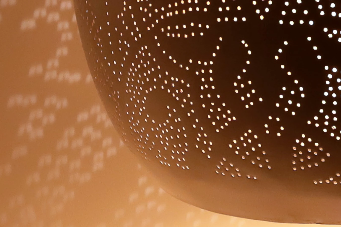 Hanglamp Ameera wit/goud bol - in 2 diameters verkrijgbaar by Orientaals