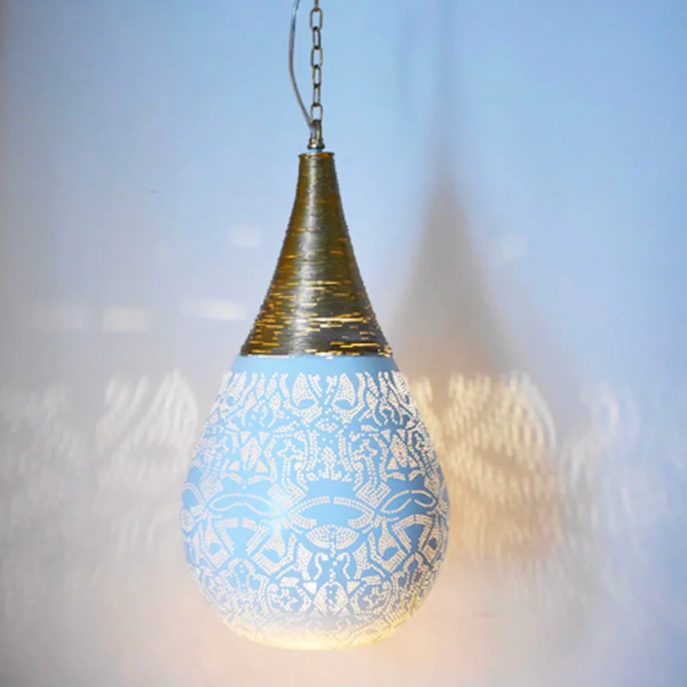 Hanglamp Ameera wit/goud druppel met draad in 2 maten by Orientaals
