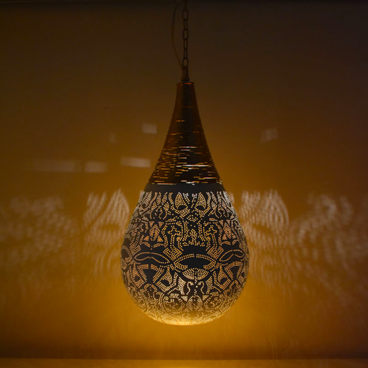 Hanglamp Ameera wit/goud druppel met draad in 2 maten - depauwwonen