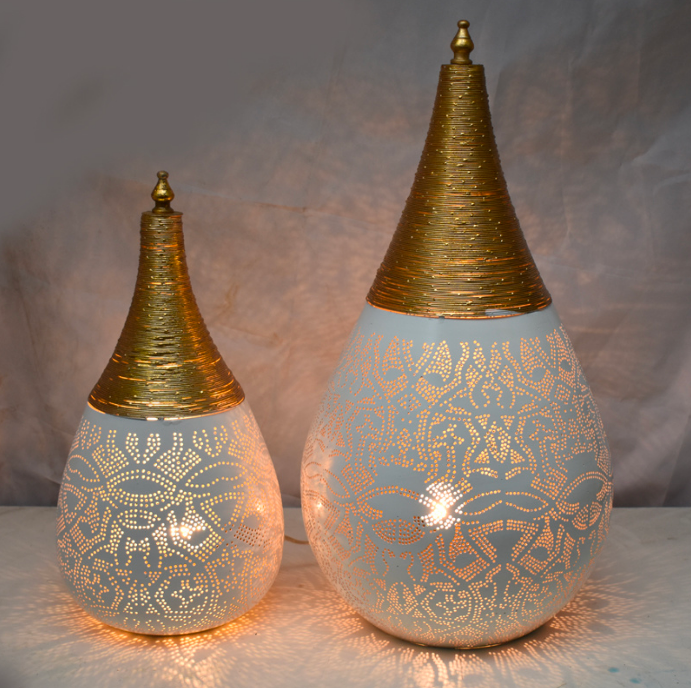 Tafellamp Ameera filigrain druppel wit/goud in 2 maten - depauwwonen