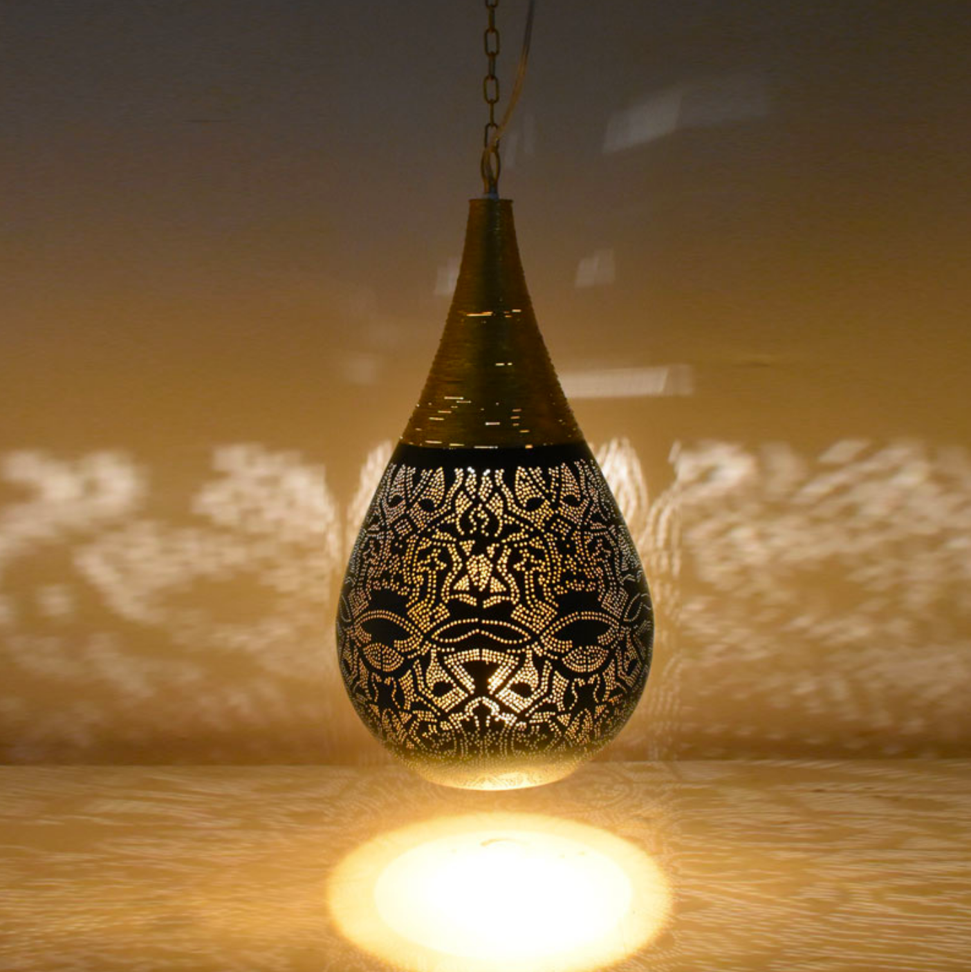 Hanglamp Ameera zwart/goud druppel met draad in 2 maten - depauwwonen