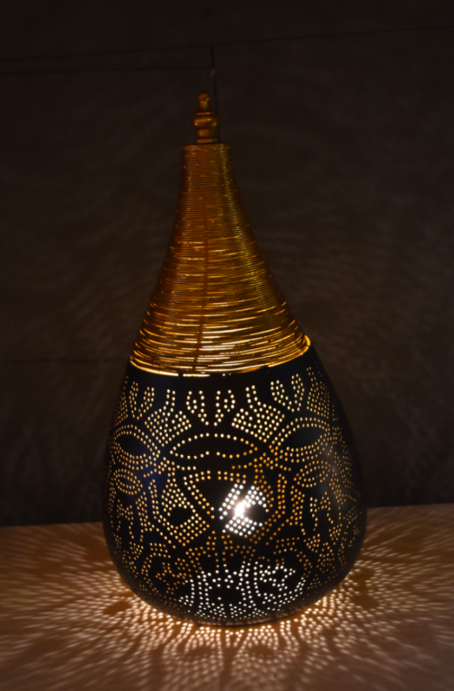 Tafellamp Ameera filigrain druppel zwart/goud in 2 maten - depauwwonen