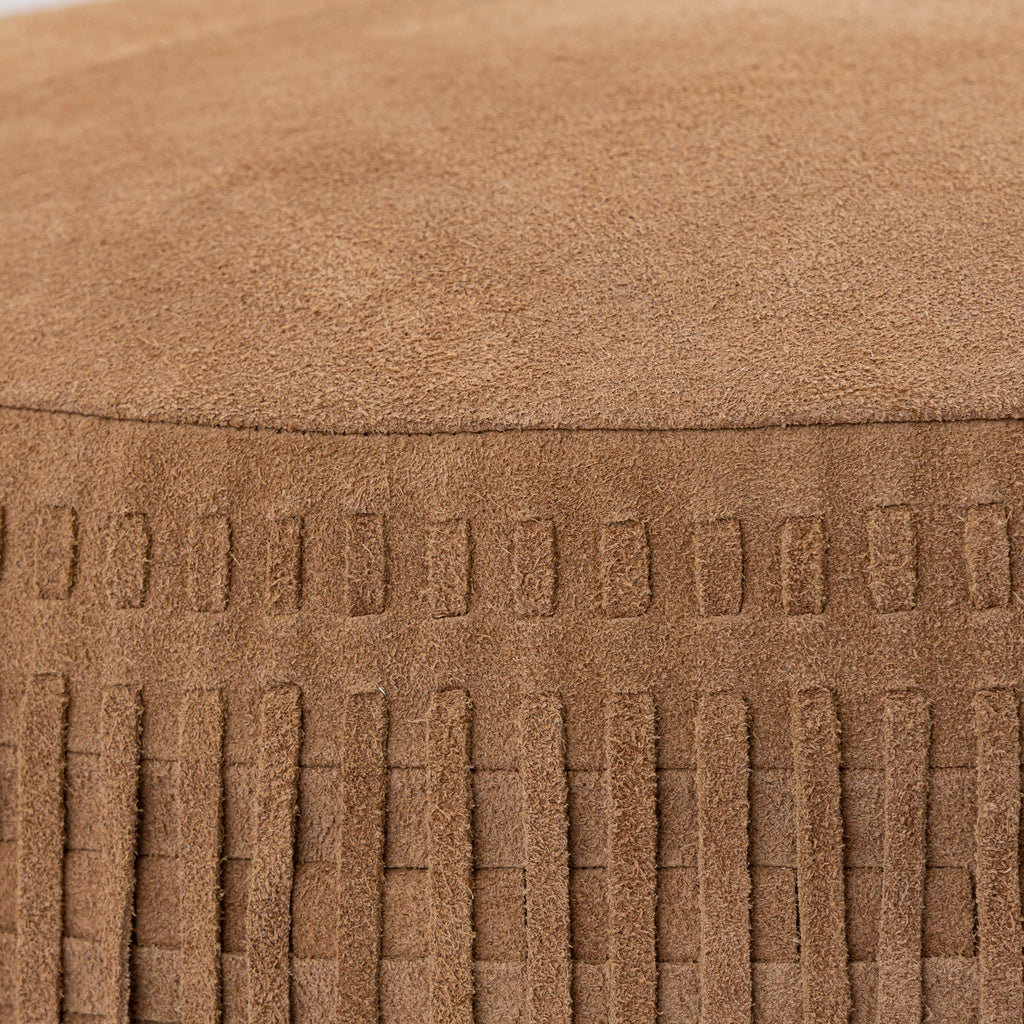 Eleora Camel suède leren poef met franjes rond S - depauwwonen