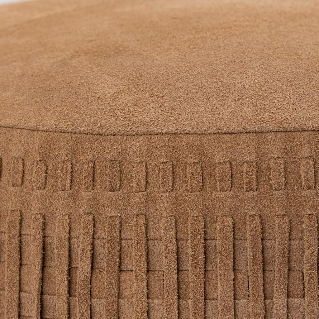 Eleora Camel suède leren poef met franjes rond S by PTMD