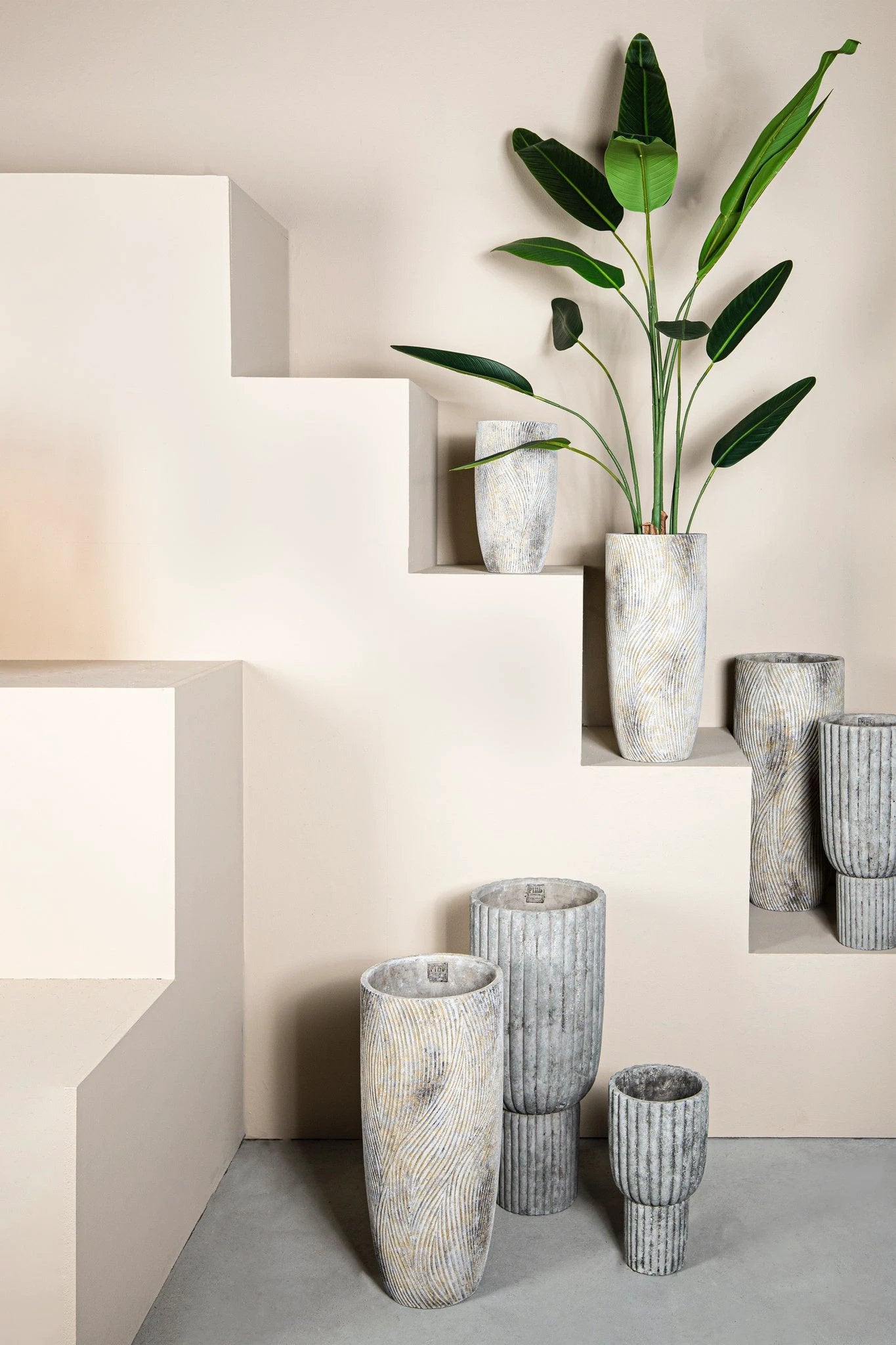 Linc Grey cement pot golven patroon hoog rond XL by PTMD