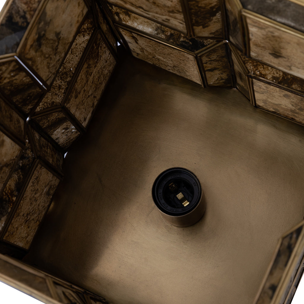 Vertaal Layra Brass steenfineer tafellamp antiek laag naar het Nederlands. - depauwwonen