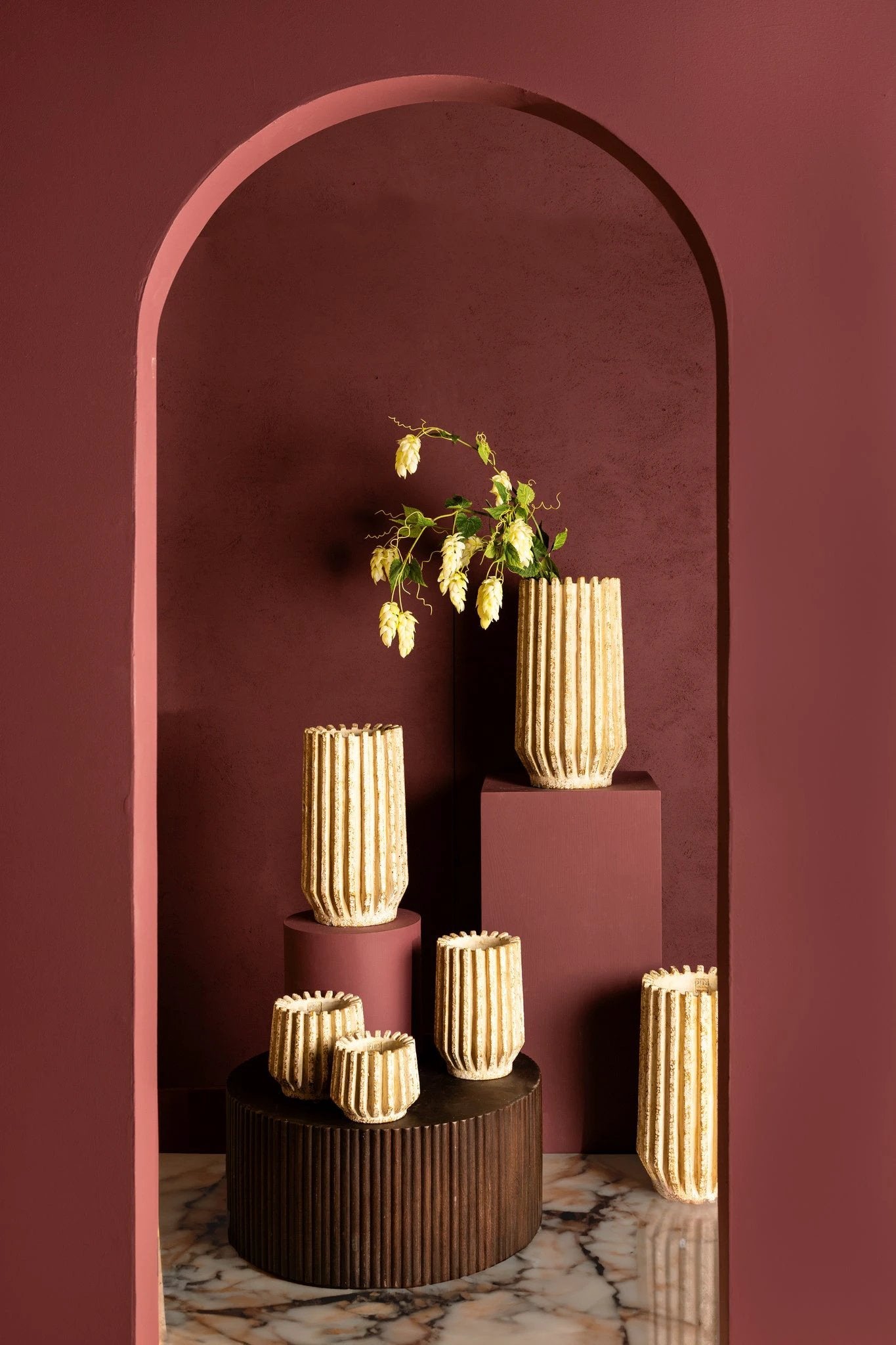 Zariya Room cement ronde pot geribbelde lijnen hoog M by PTMD