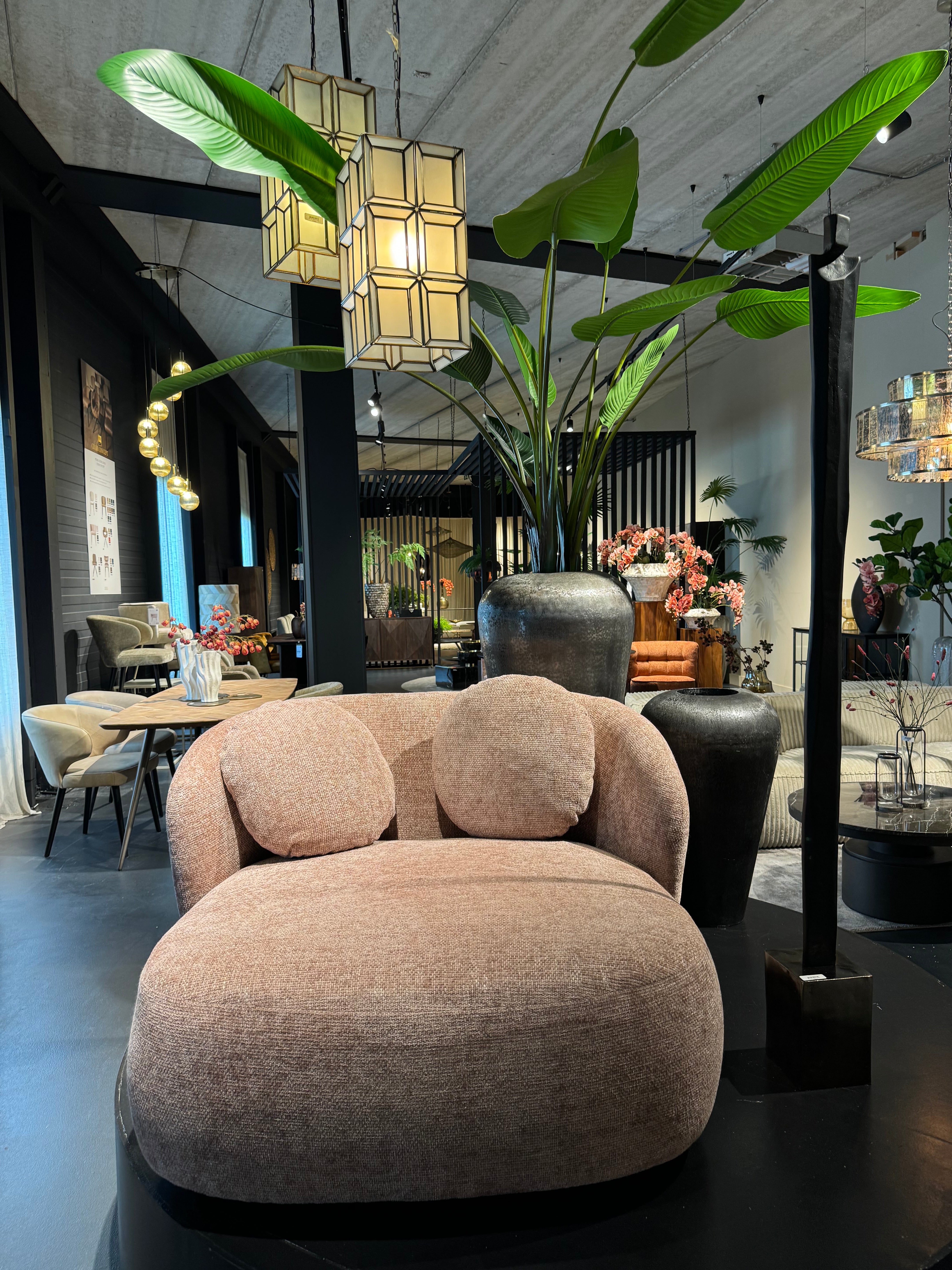 Aphrodite Pink loveseat - depauwwonen