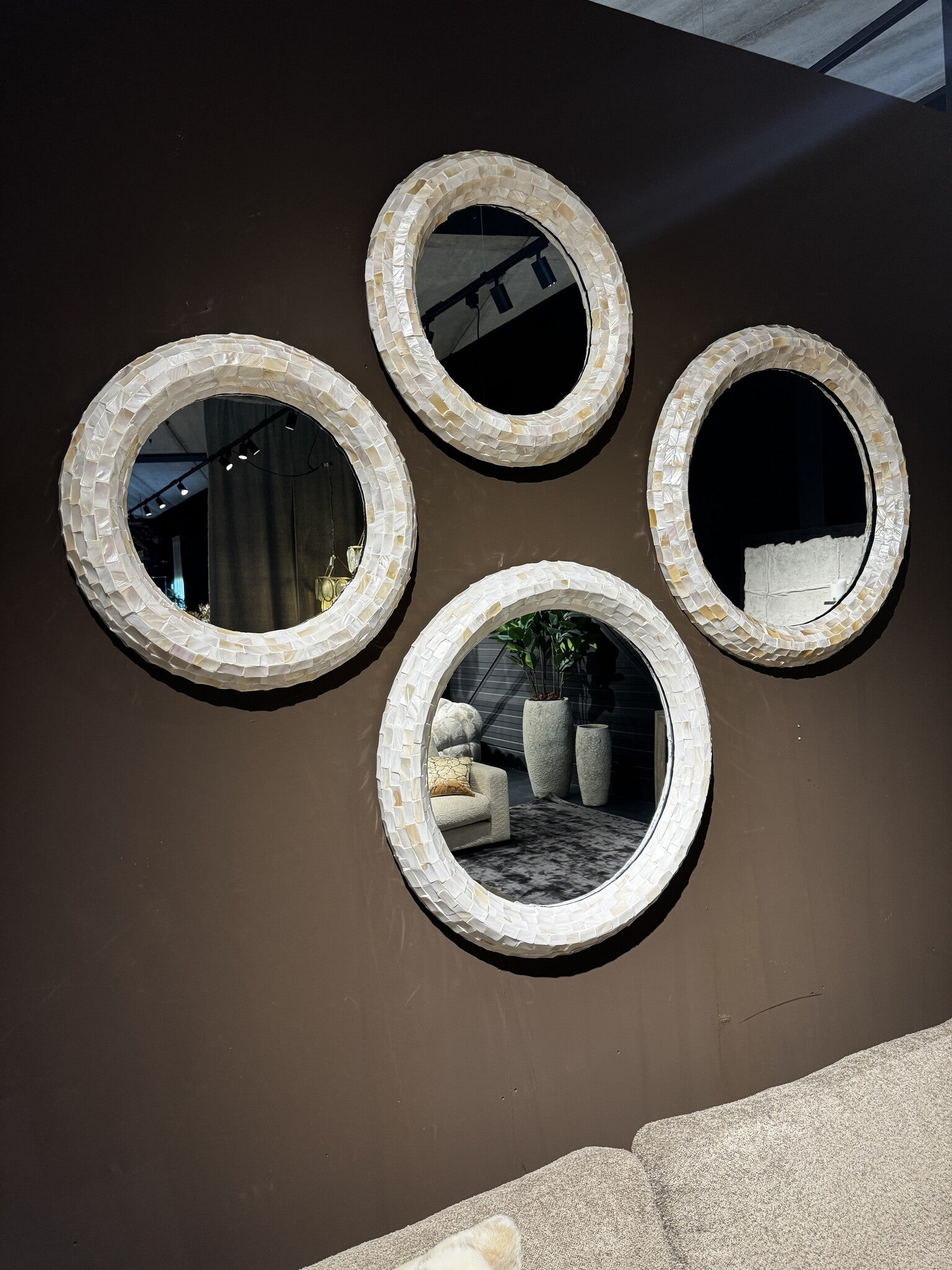 Chelsae Crème poly ronde schelpspiegel klein - depauwwonen