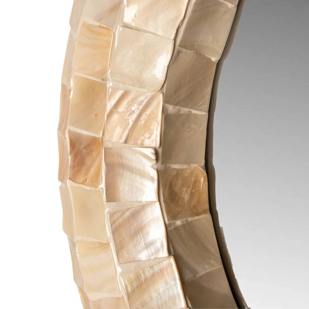 Chelsae Crème poly ronde schelpspiegel klein by PTMD