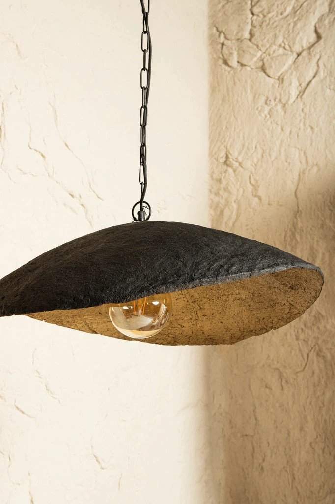 Majid Zwarte papier-maché golf lamp goud binnenin by PTMD