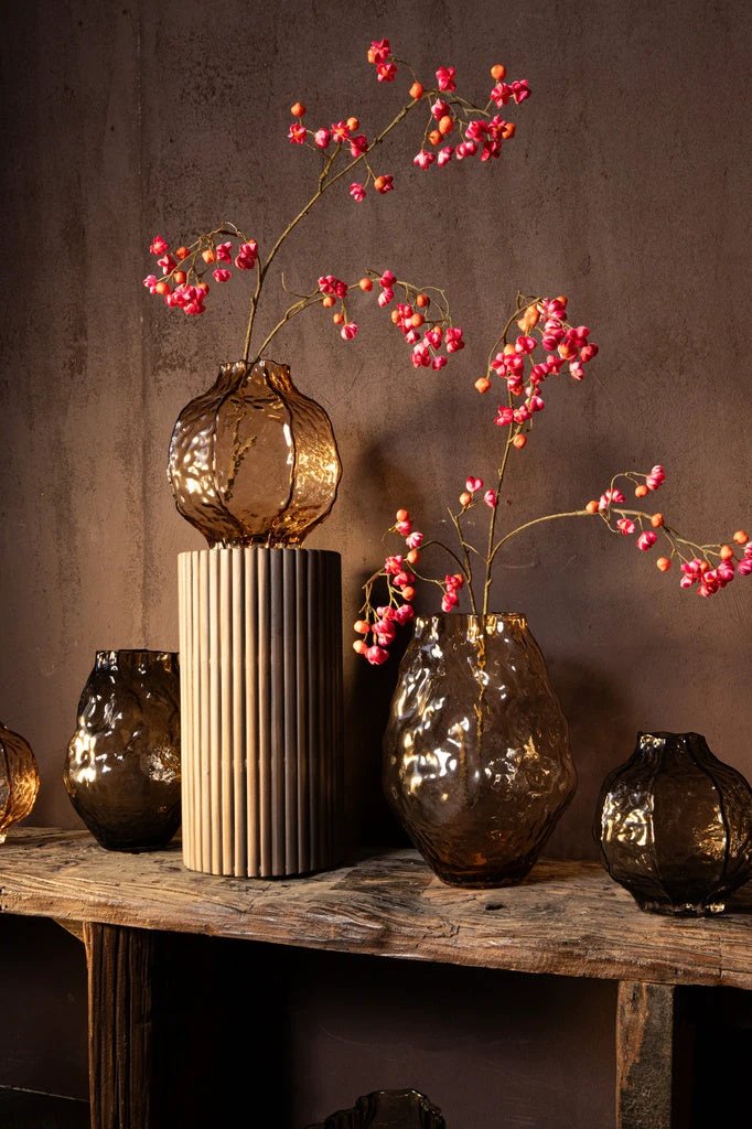 Narin Cream onregelmatig gevormde glazen vaas L by PTMD