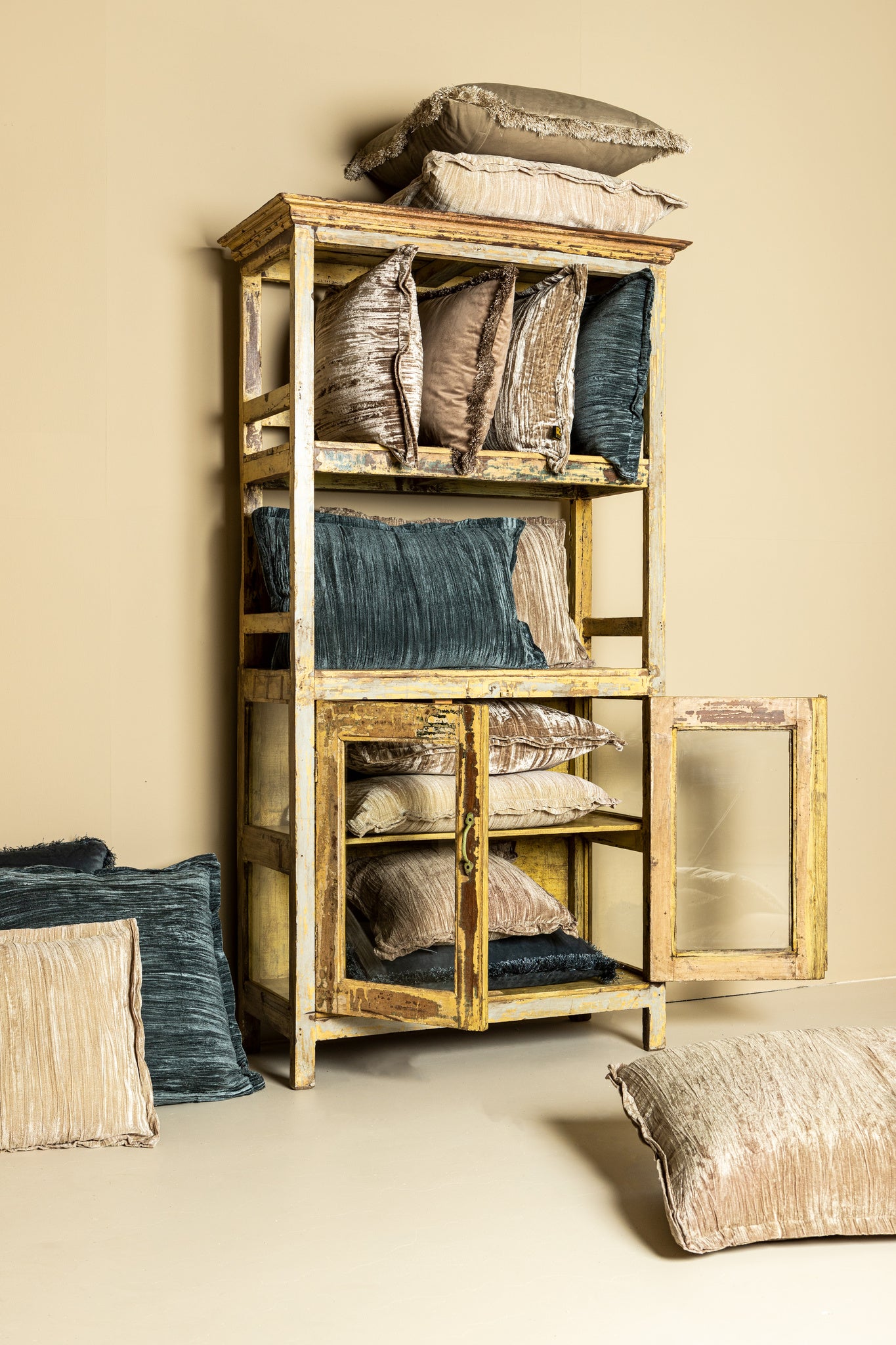 Nous Beige Velvet Kussen Met Franjes L - depauwwonen