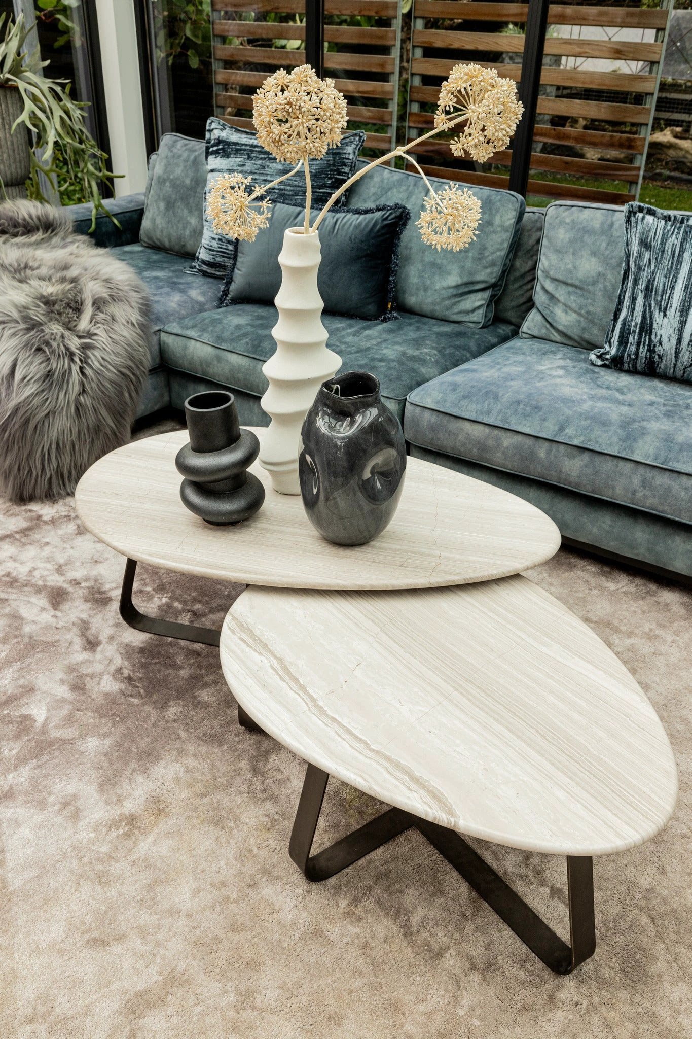 Salontafel Muka Laag Donkergrijze Basis Wit Marmer by PTMD