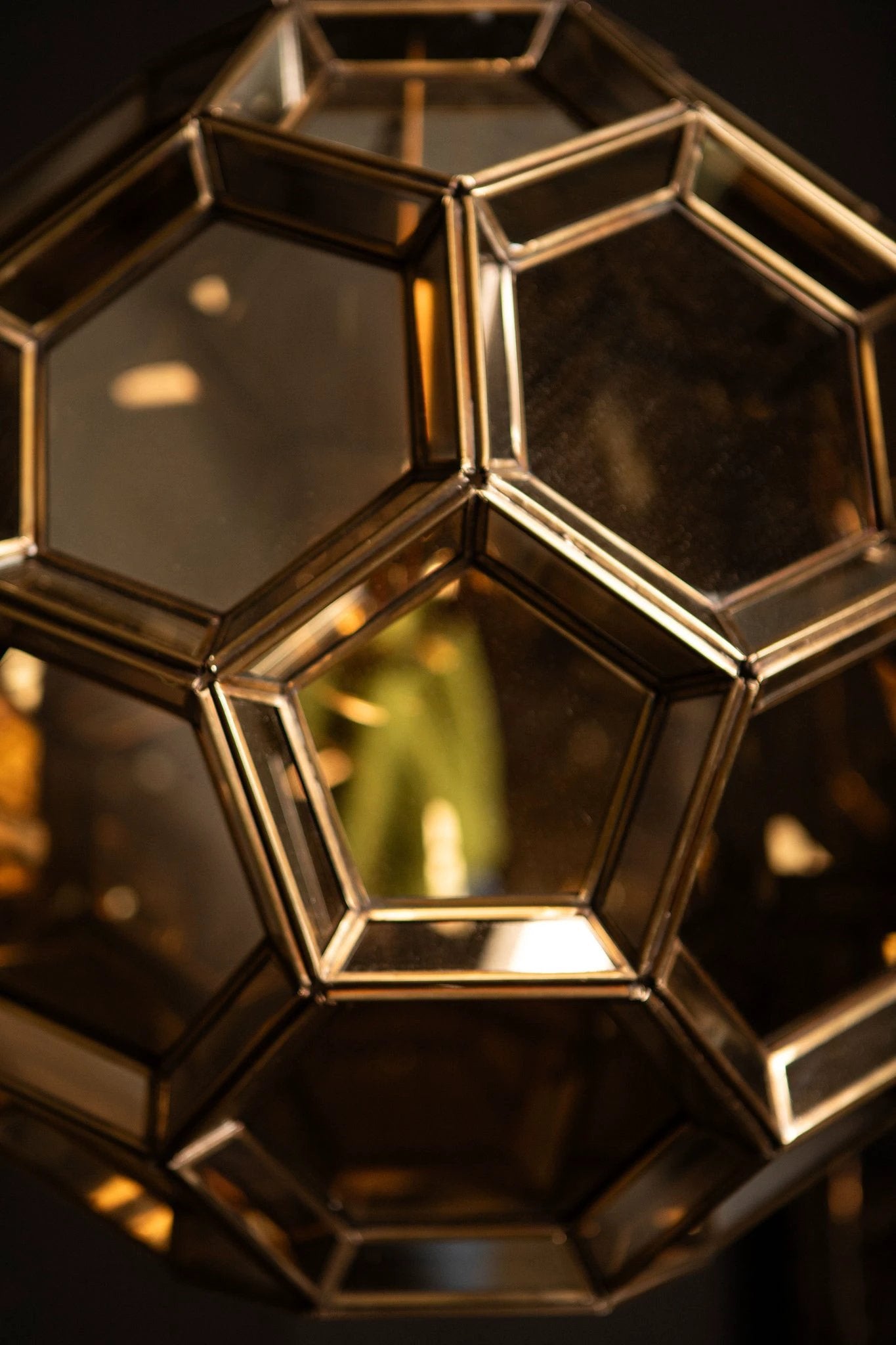 Thyro Antiek Messing Glas Amber Bal Lamp by PTMD