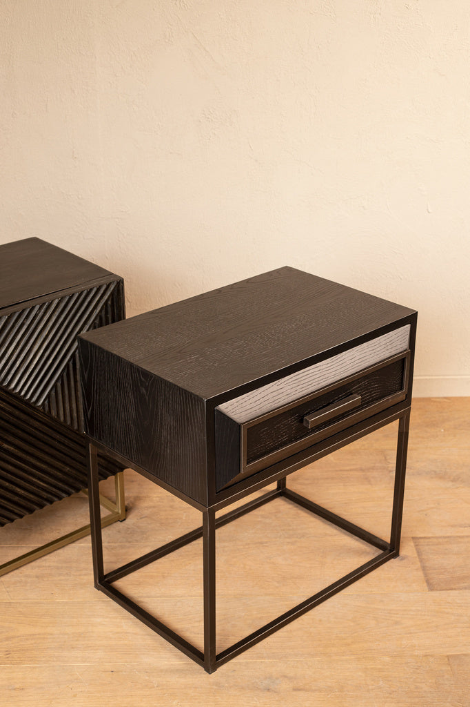 Lixly Zwarte houten nachtkastje met ijzeren frame - depauwwonen