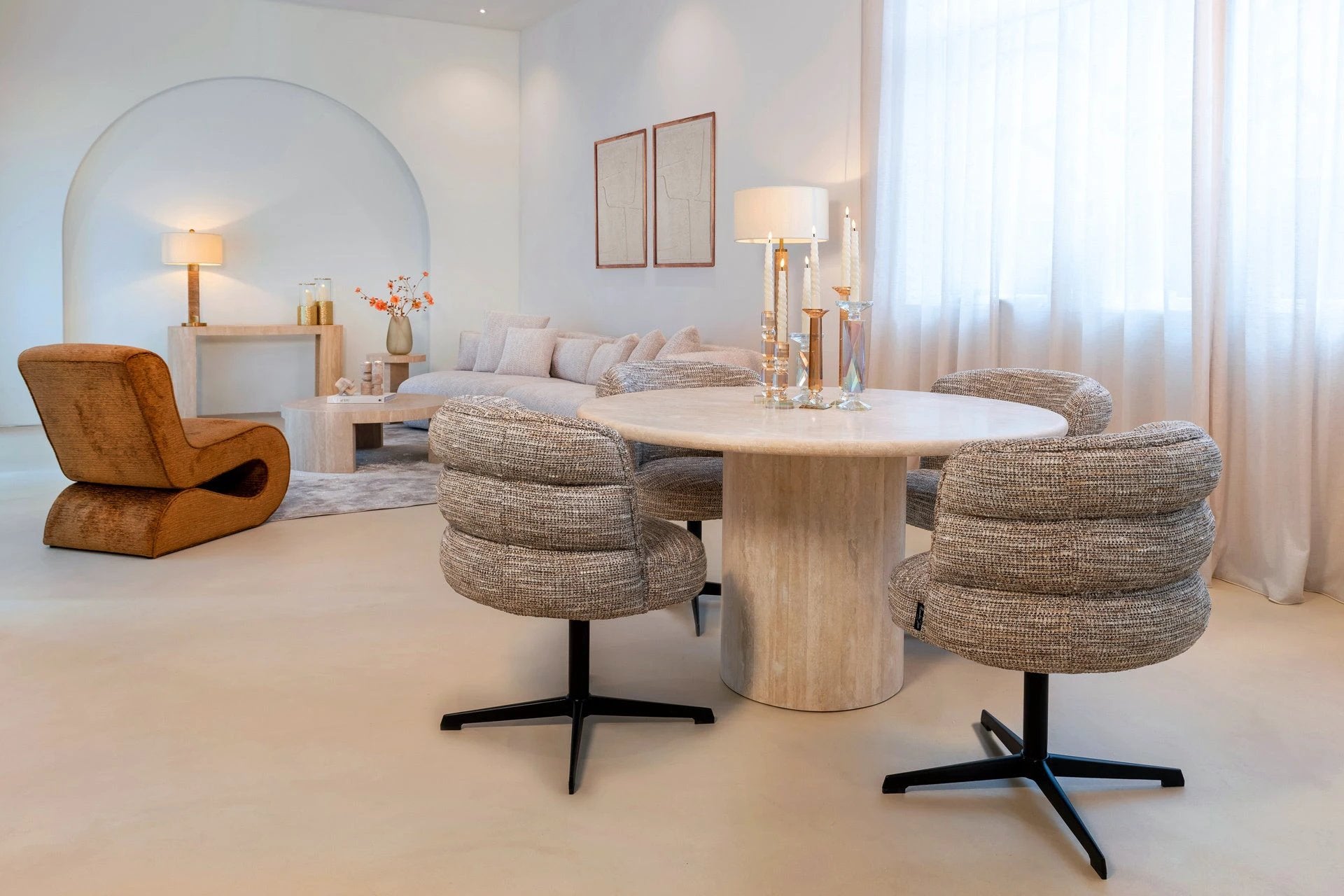 Alexander Jones Eettafel Renaissance Rond Travertine by Richmond Interiors