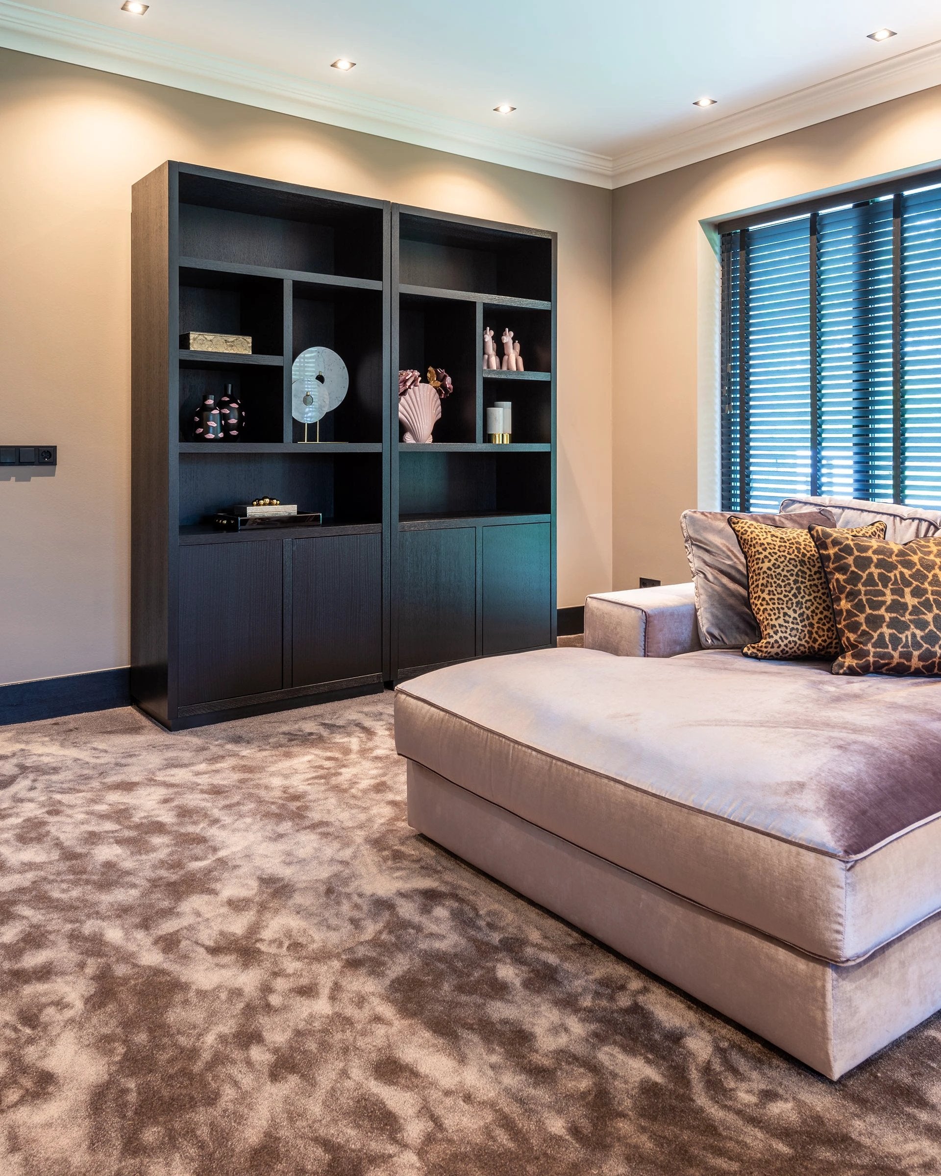 Boekenkast Oakura 2-deuren (Black) by Richmond Interiors