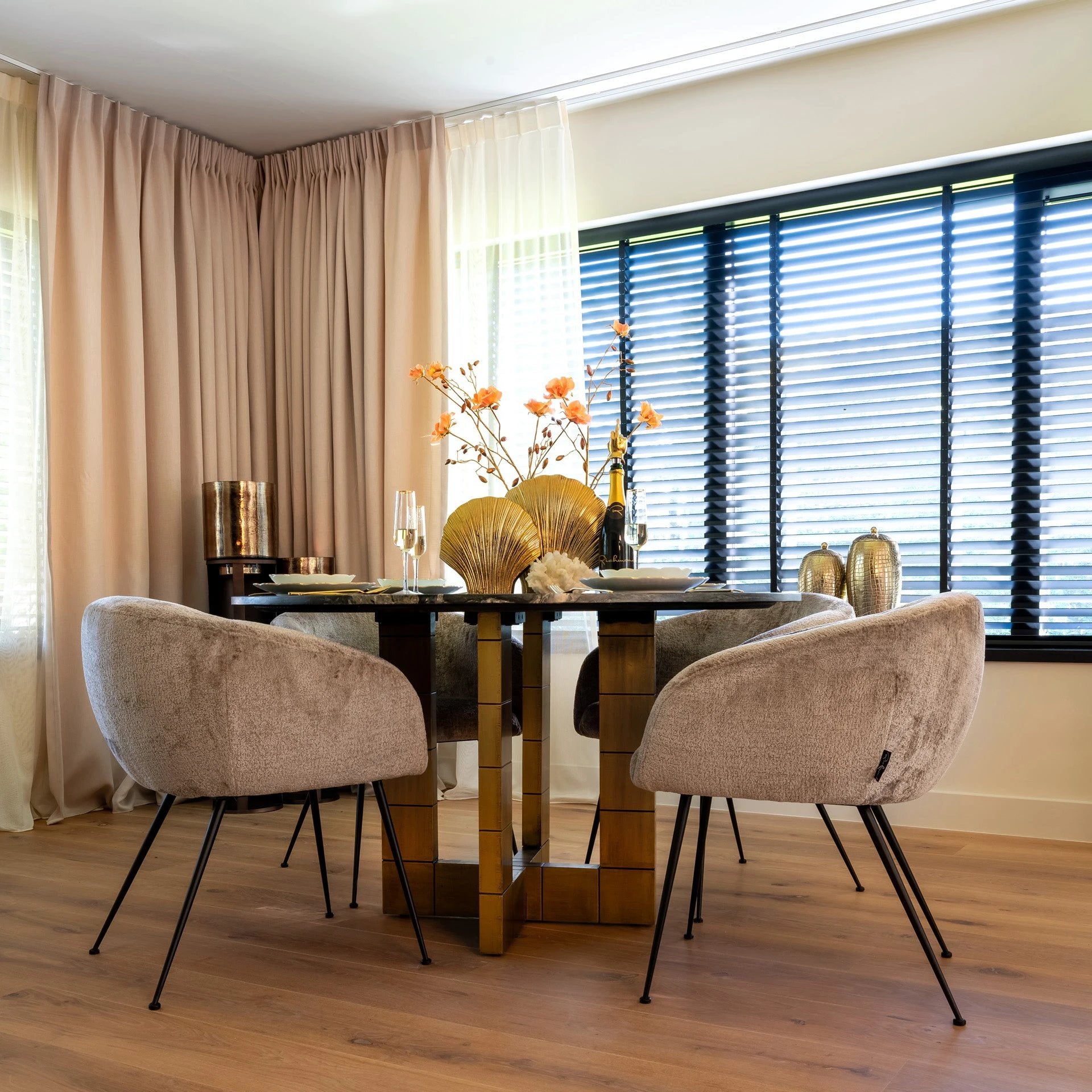 Stoel Ruby taupe chenille by Richmond Interiors