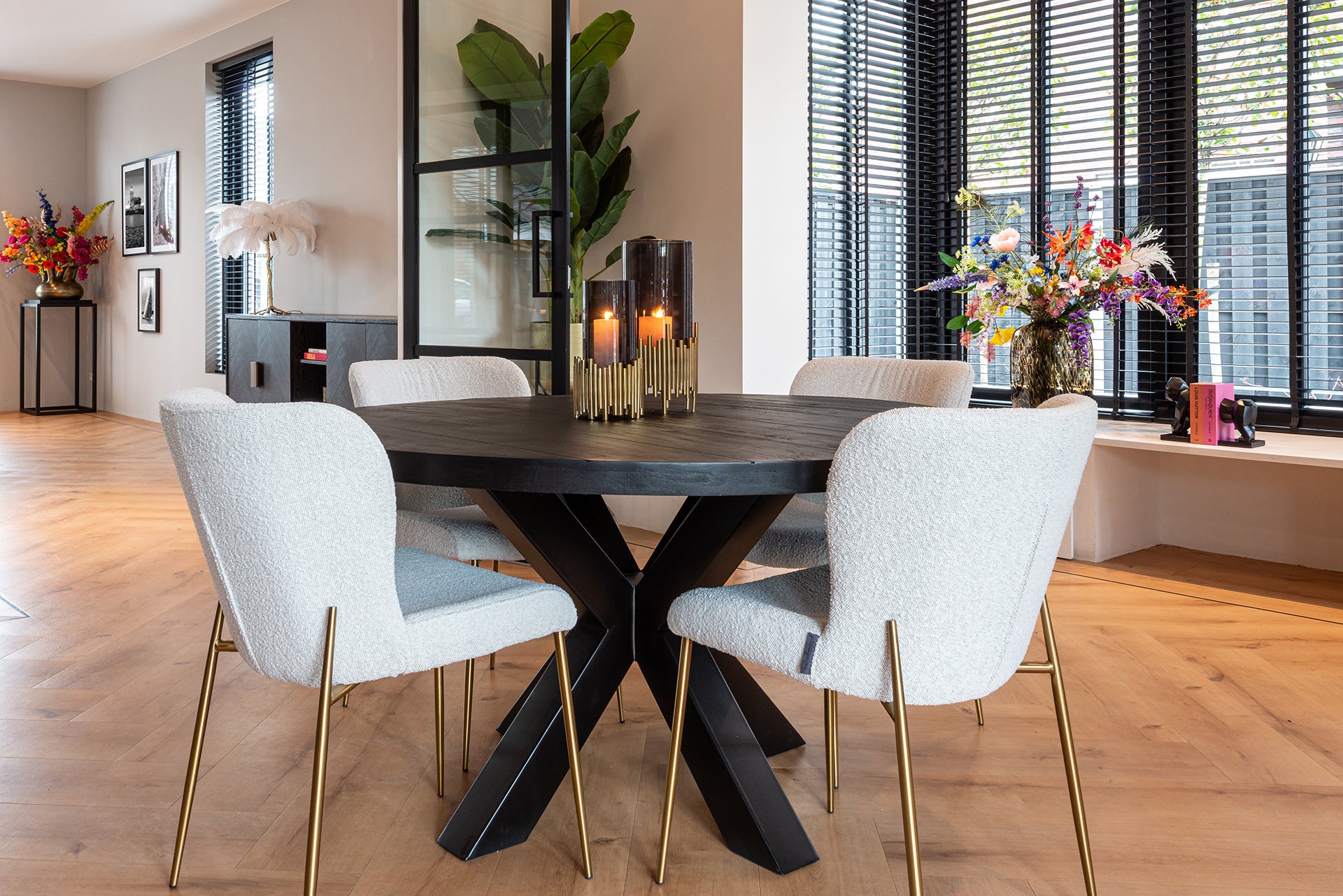 Eetkamerstoel Odessa White Bouclé Brushed Gold - depauwwonen