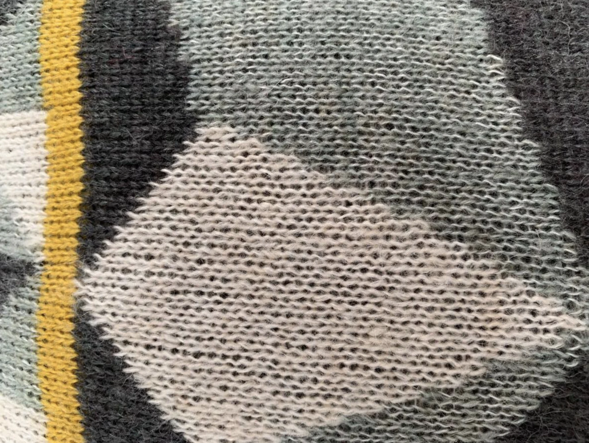 Kussen Grafisch Grijs Geel Wol by Rocaflor