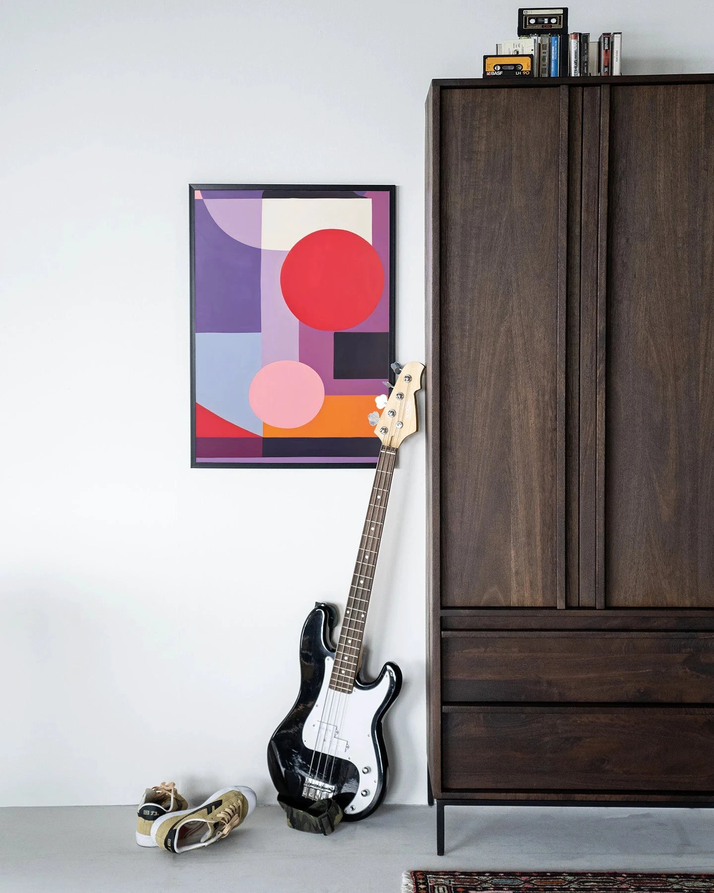 Moderne kunstwanddecoratie met houten frame in zwart, onderdeel van de Attraction collectie van Urban Cotton, geschikt als artprint of wandkleed