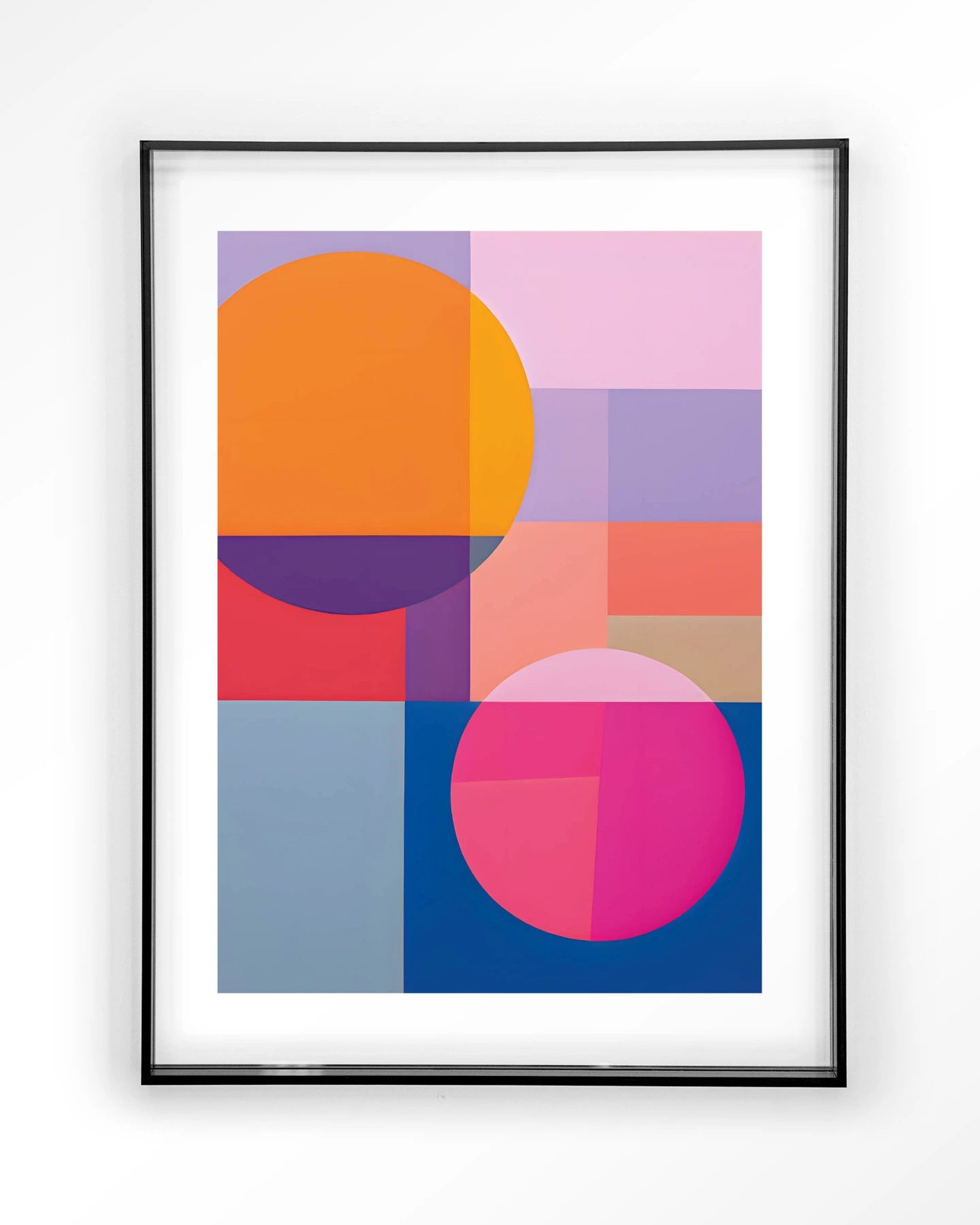 Moderne wanddecoratie van Urban Cotton met kunstprint, glasart en wandkleed in zwart acryl frame op witte achtergrond