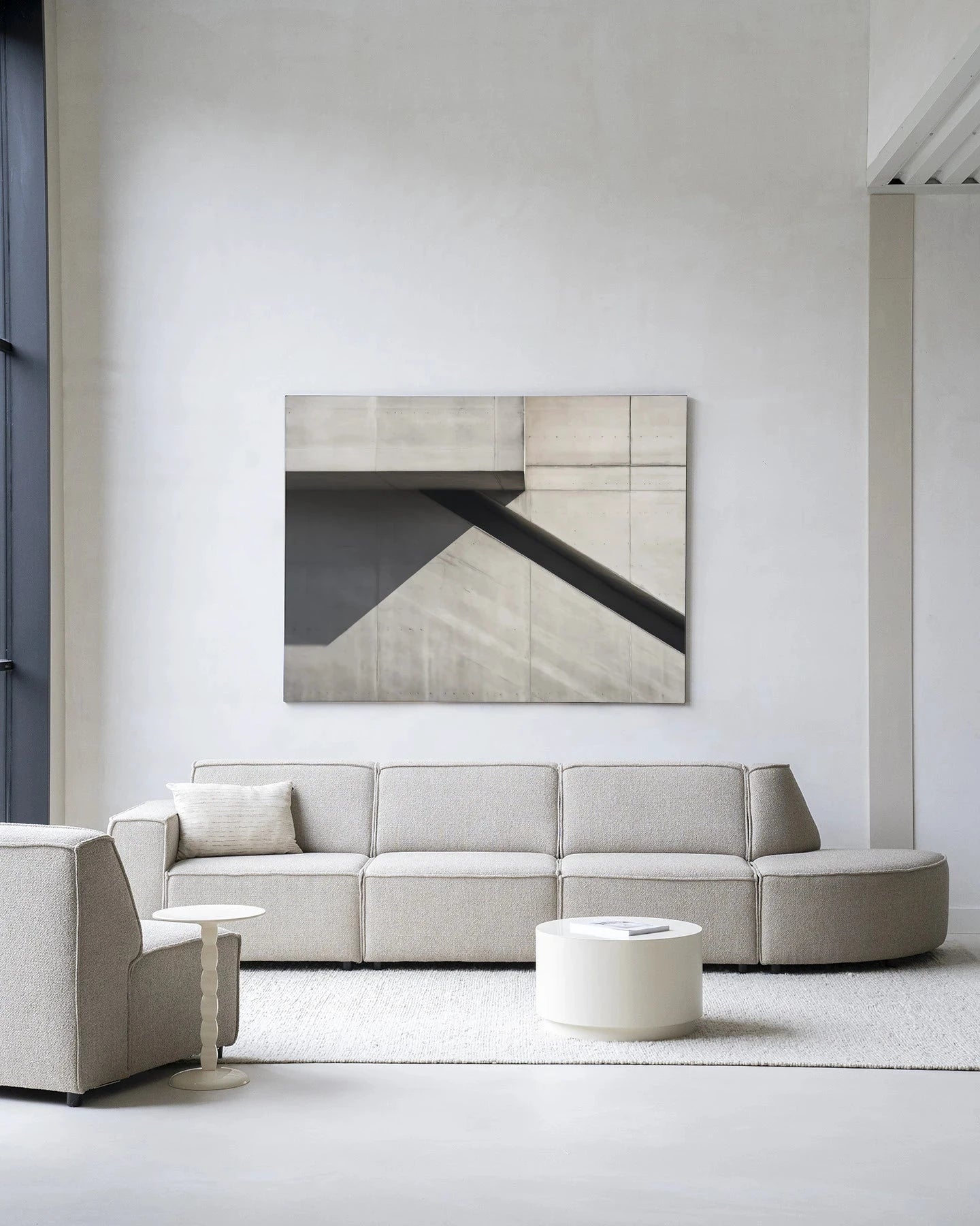 Moderne wanddecoratie van Urban Cotton met betonprint, glaskunst en wandkleed voor een stijlvolle interieurversiering