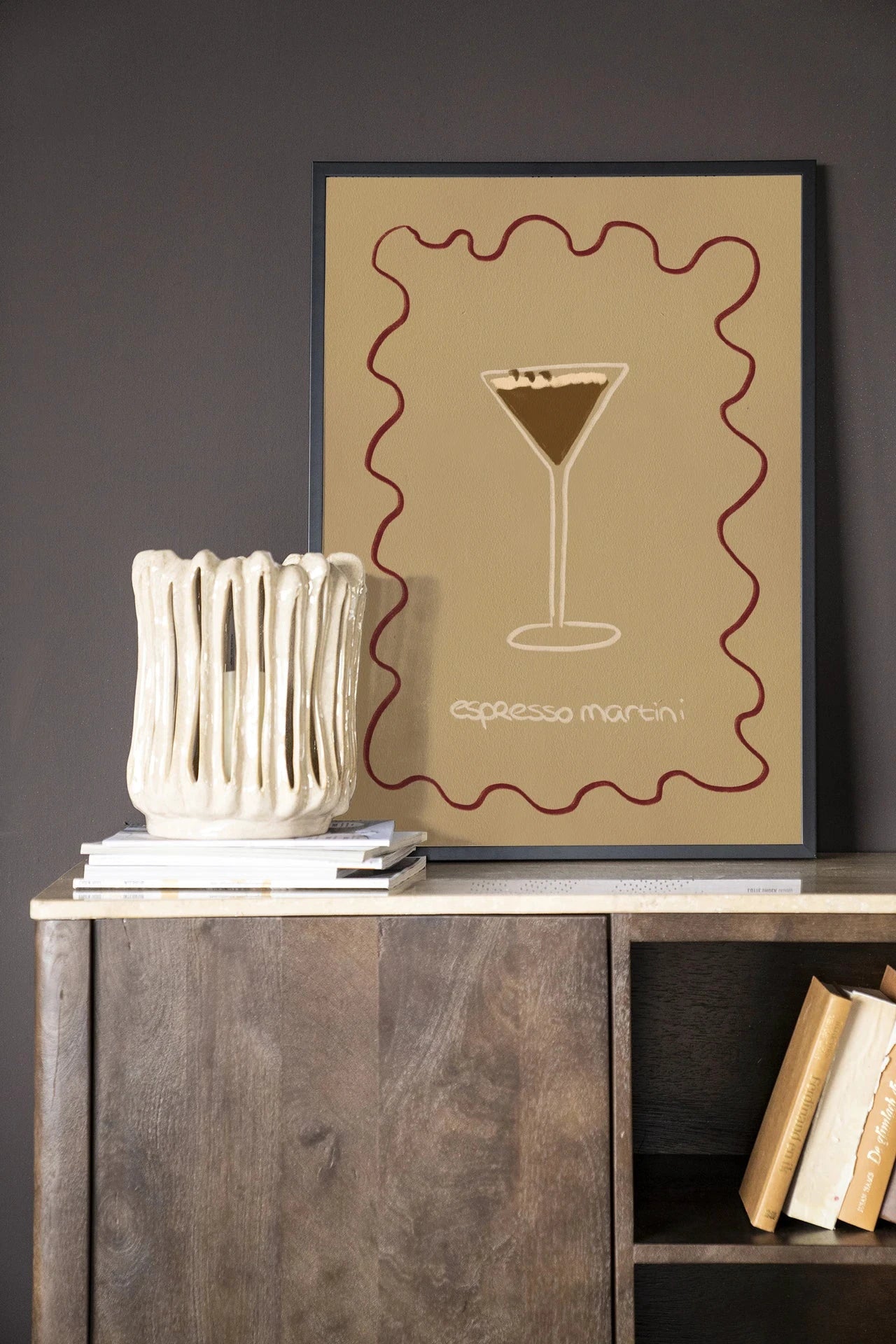 Moderne kunstwanddecoratie van Urban Cotton met houten frame en zwart glas, Esma artprint en wandkleed in elegante stijl
