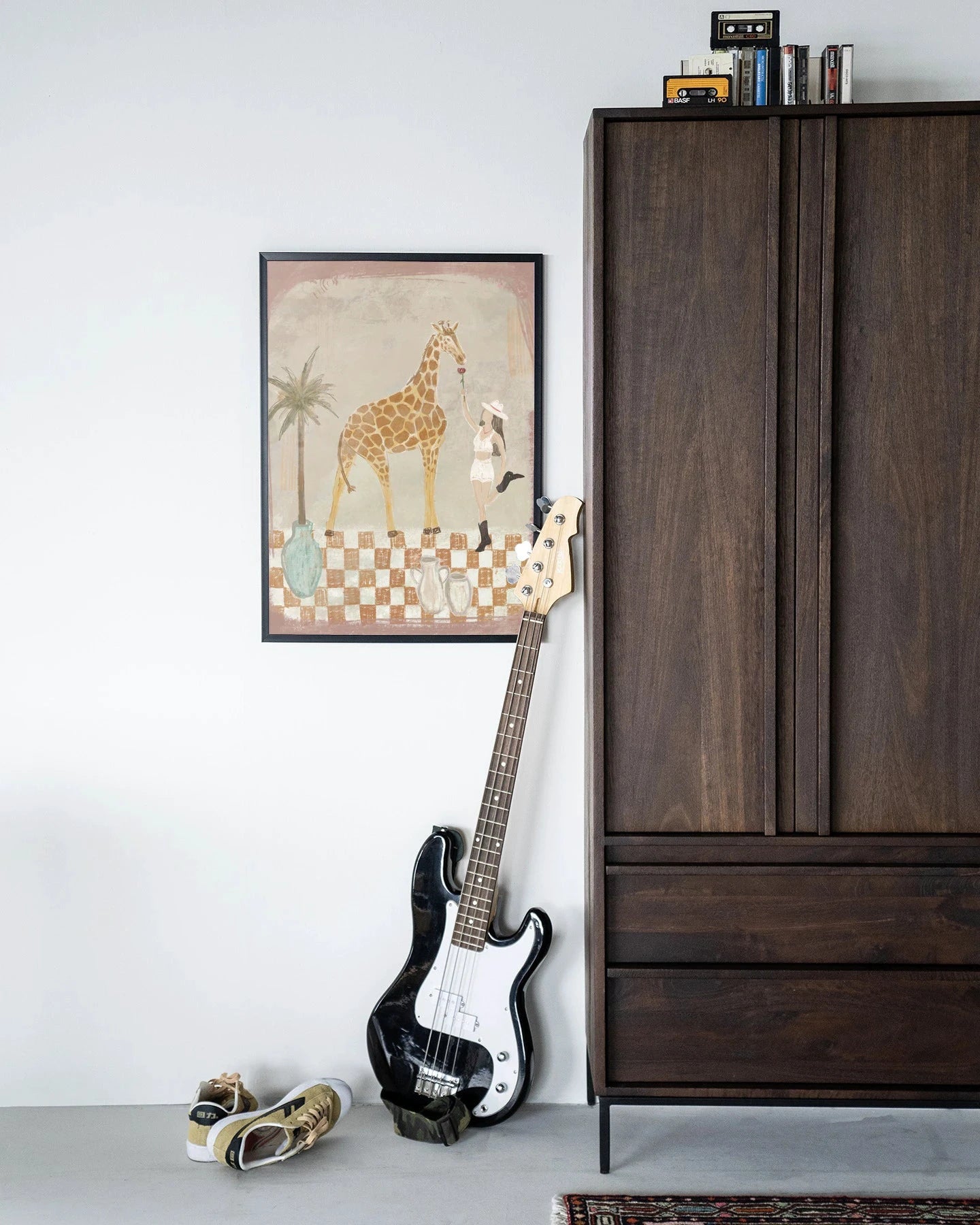 Feeding Rose - Moderne Wanddecoratie | Artprint, Glass Art & Wandkleed by Urban Cotton