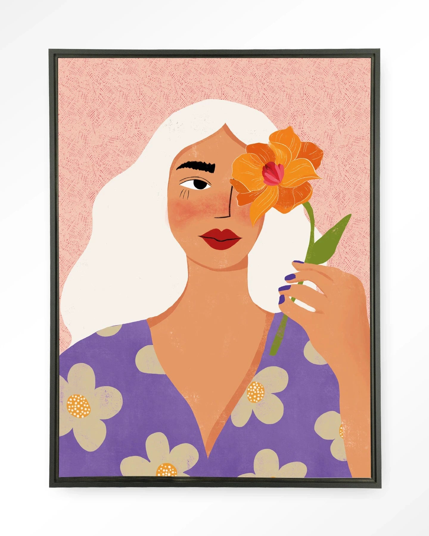 Moderne wanddecoratie met bloemmotief van Urban Cotton, inclusief wandkleed en zwart zwevend frame, geschikt als kunstdecoratie.