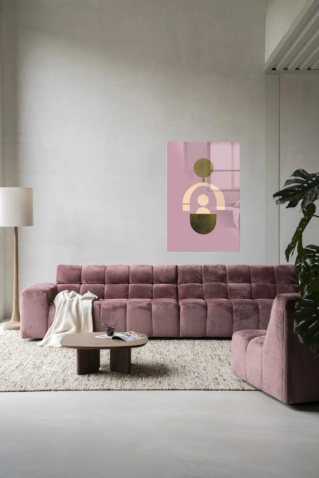 Urban Cotton Forma 2 Lilac kunstwerk met glas en wandkleed voor moderne muurdecoratie in een stijlvolle woonkamer.