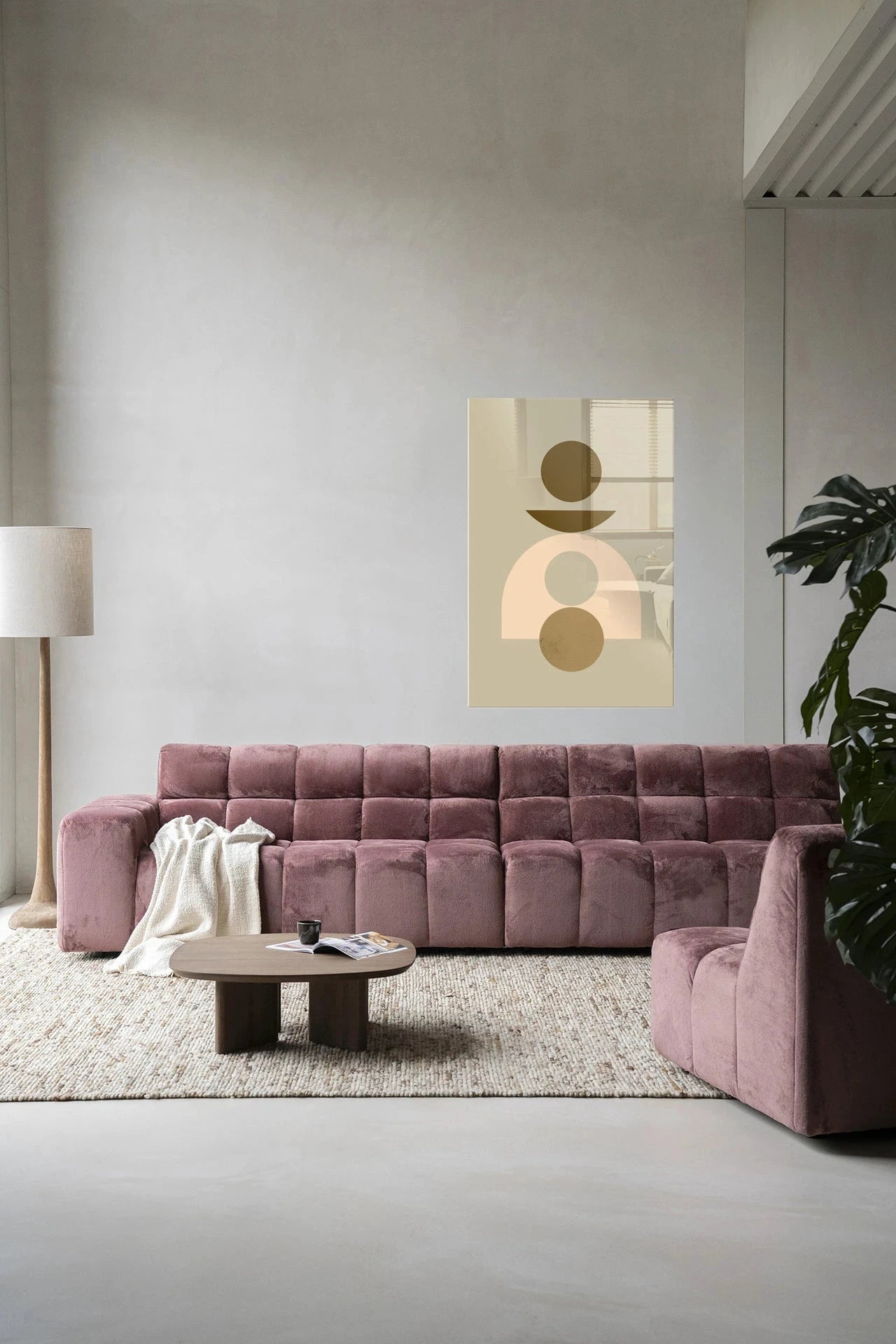 Moderne beige kunstwanddecoratie met glasart en wandkleed van Urban Cotton, abstract en eigentijds ontwerp.