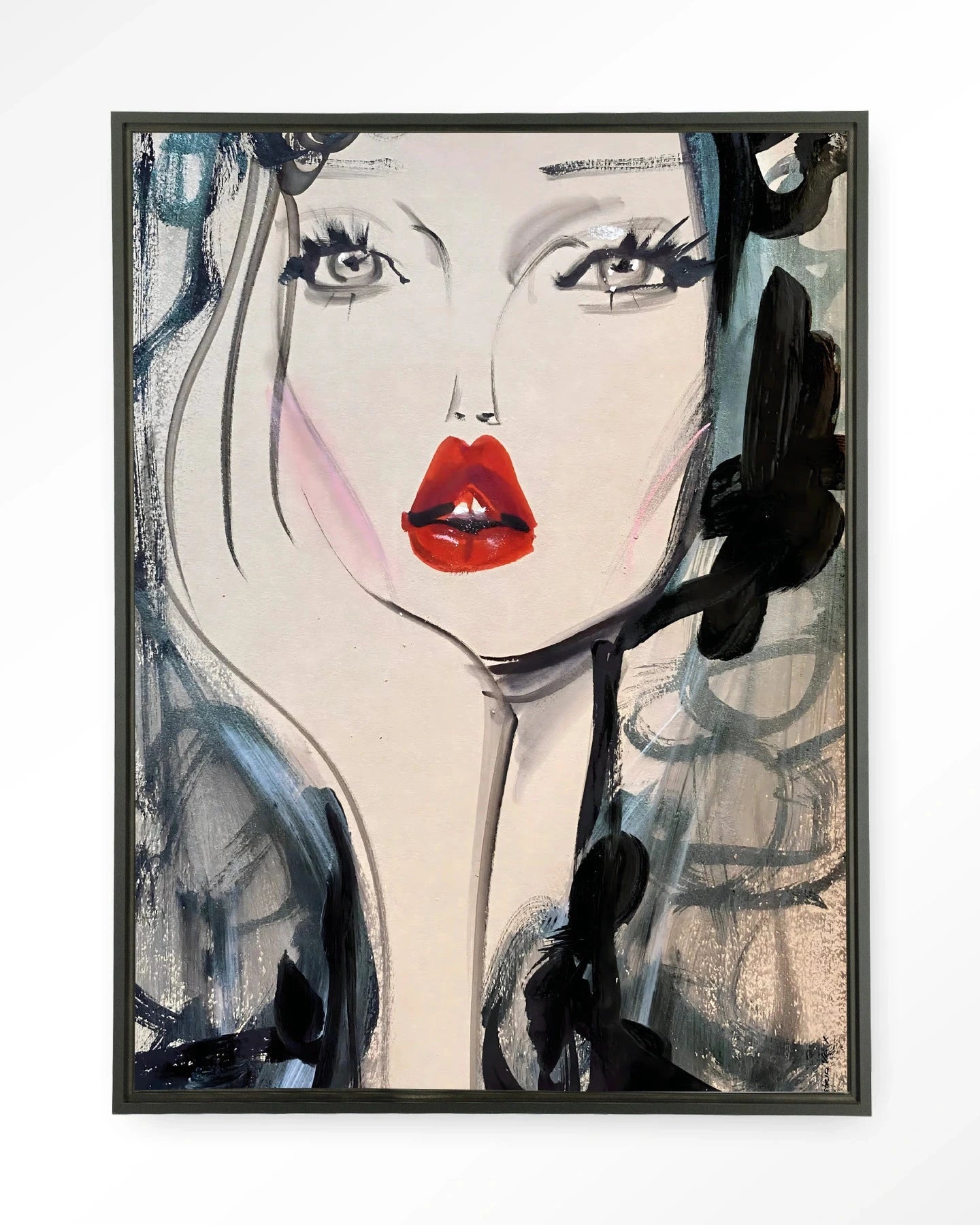 Moderne kunstwanddecoratie met Kate Moss Forever ontwerp, glas artwork en zwart wandkleed van Urban Cotton.