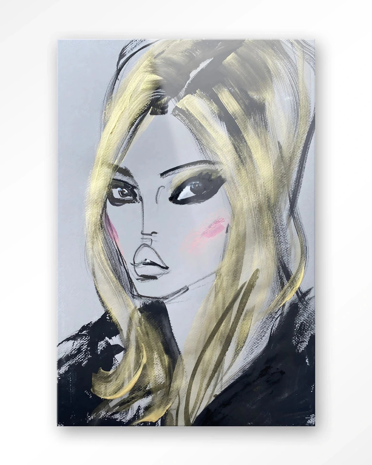 Kunstprint met afbeelding van Kate Moss, modern glasartwork en wandkleed van Urban Cotton, decoratief en artistiek wanddecor.