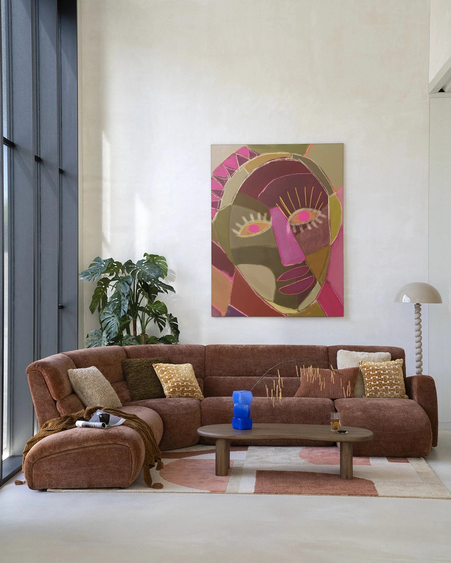 Moderne wanddecoratie met kunstprint en wandkleed van Urban Cotton, abstract glaskunst in een stijlvolle frame.