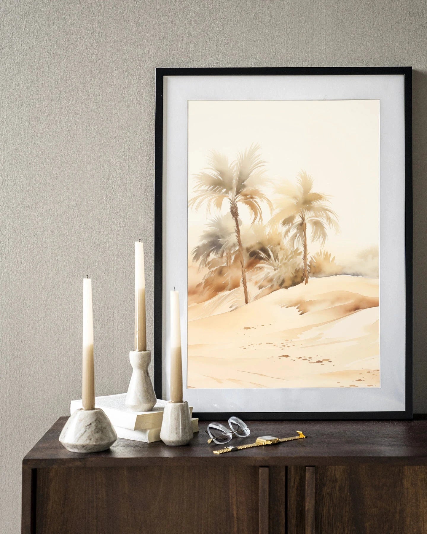 Moderne palm kunstprint met houten lijst in zwart, Urban Cotton wanddecoratie met glas en textiel voor thuis of kantoor.