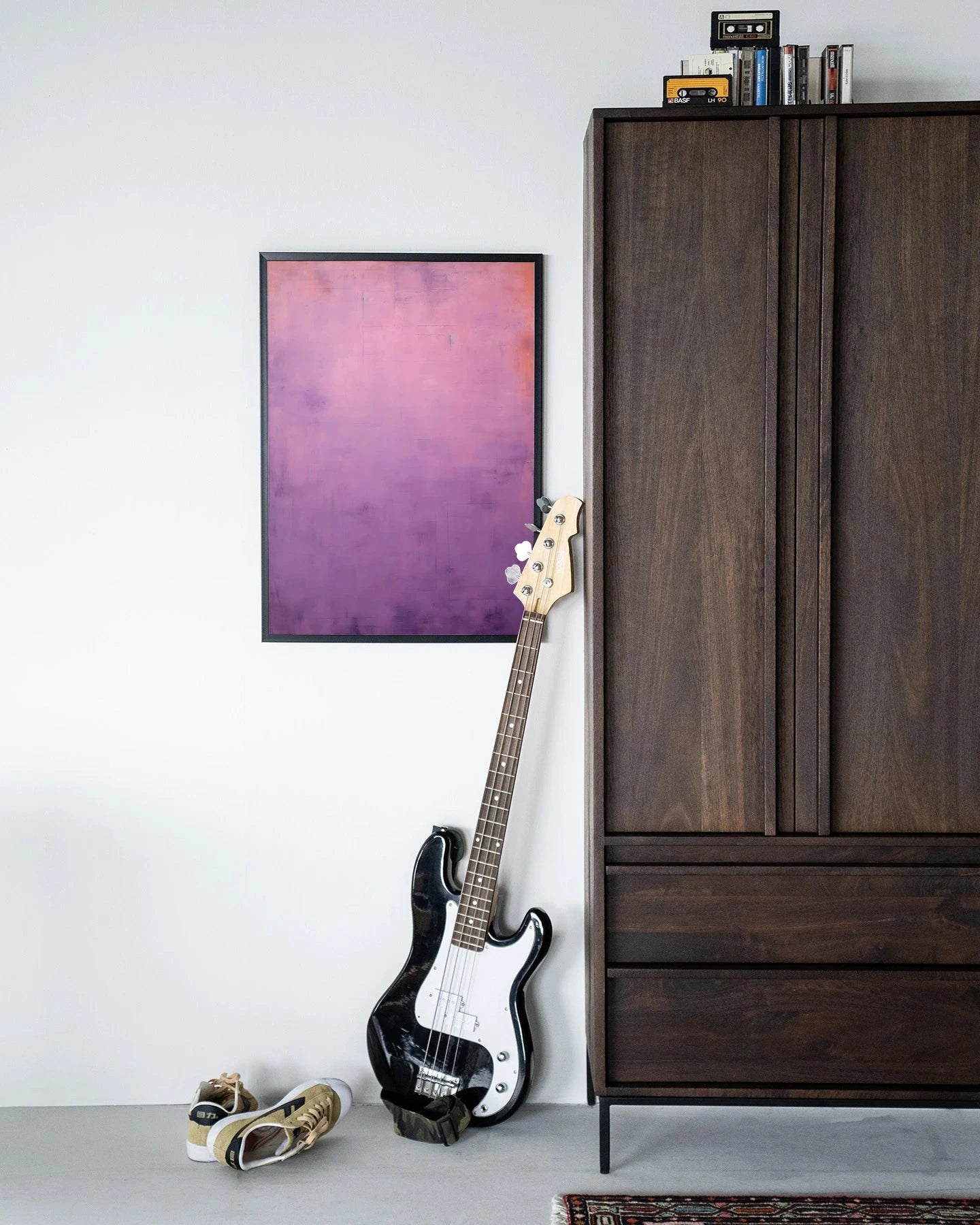 Moderne paarse wanddecoratie van Urban Cotton met houten lijst, inclusief kunstprint en glas, voor stijlvolle muurversiering