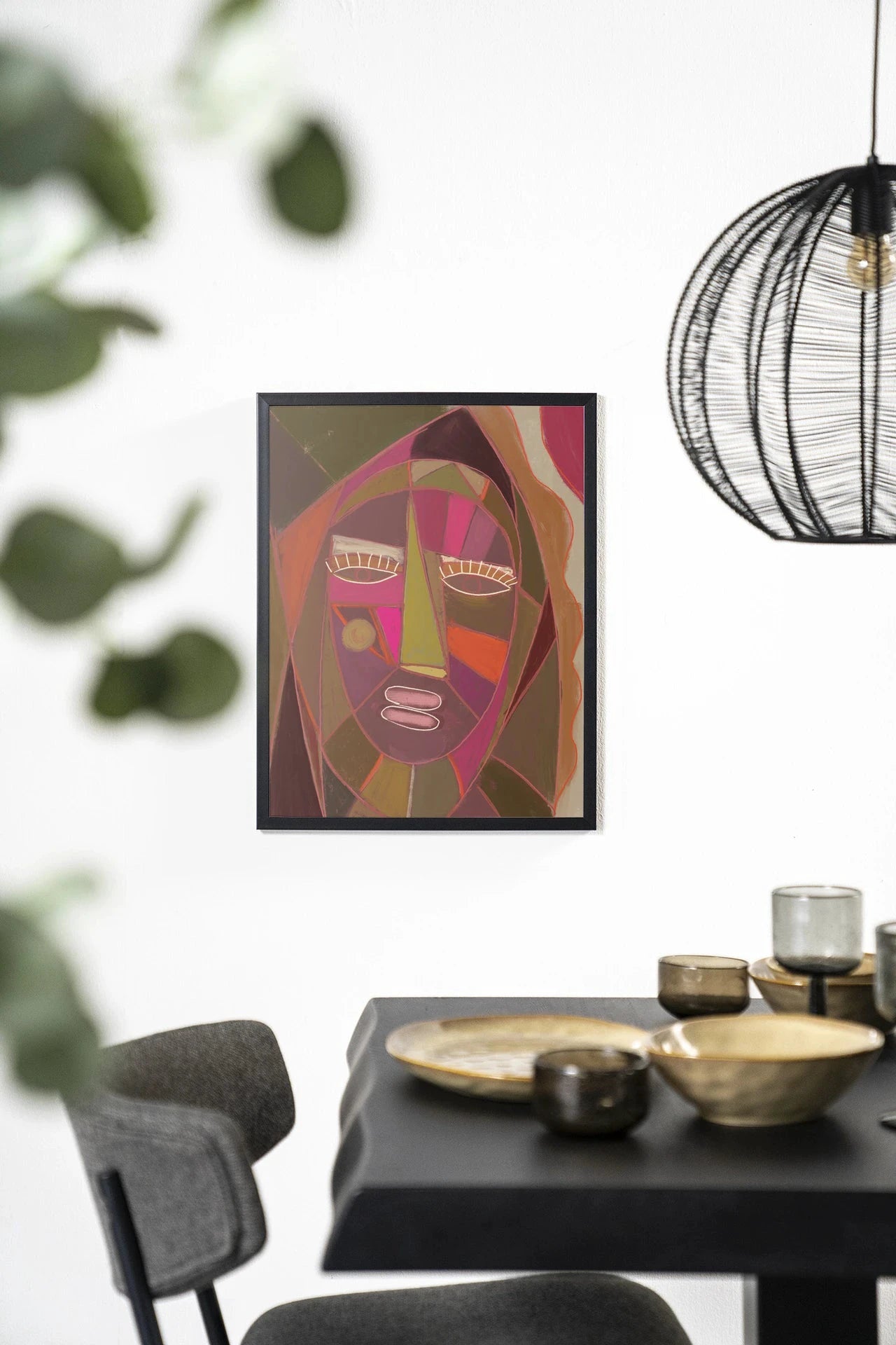 Moderne wanddecoratie van Urban Cotton met zwart houten frame, kunstprint en glazen kunst voor stijlvolle muurversiering